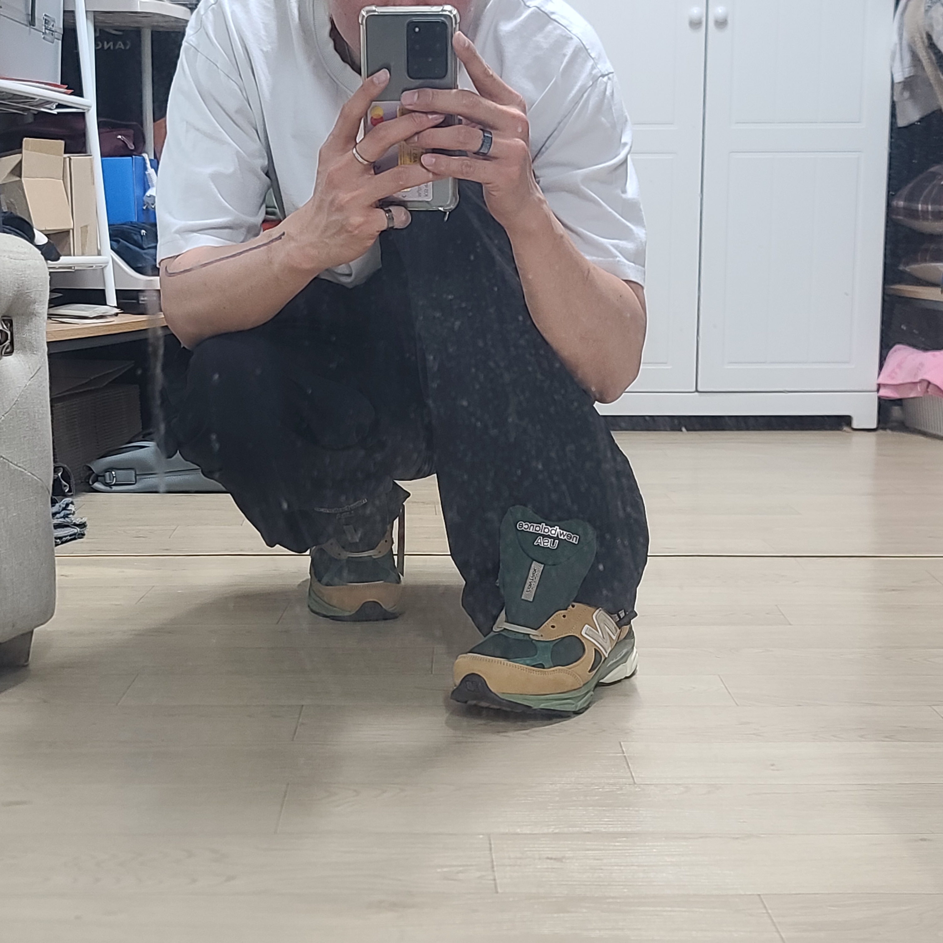New Balance 990v3 Made in USA Tan Green 착용 스타일 - 3