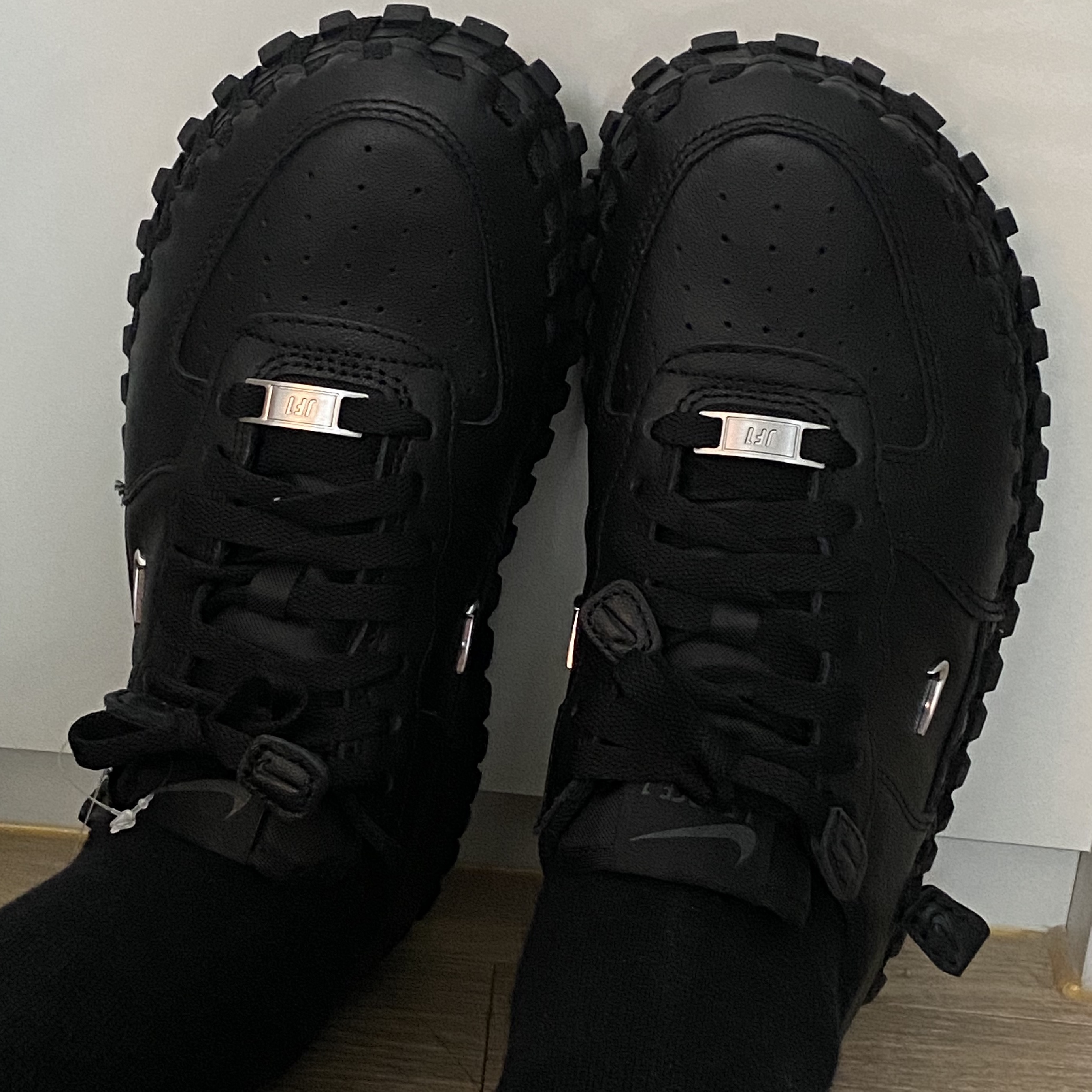 Nike x Jacquemus J Force 1 Low LX SP Black 착용 스타일 - 1