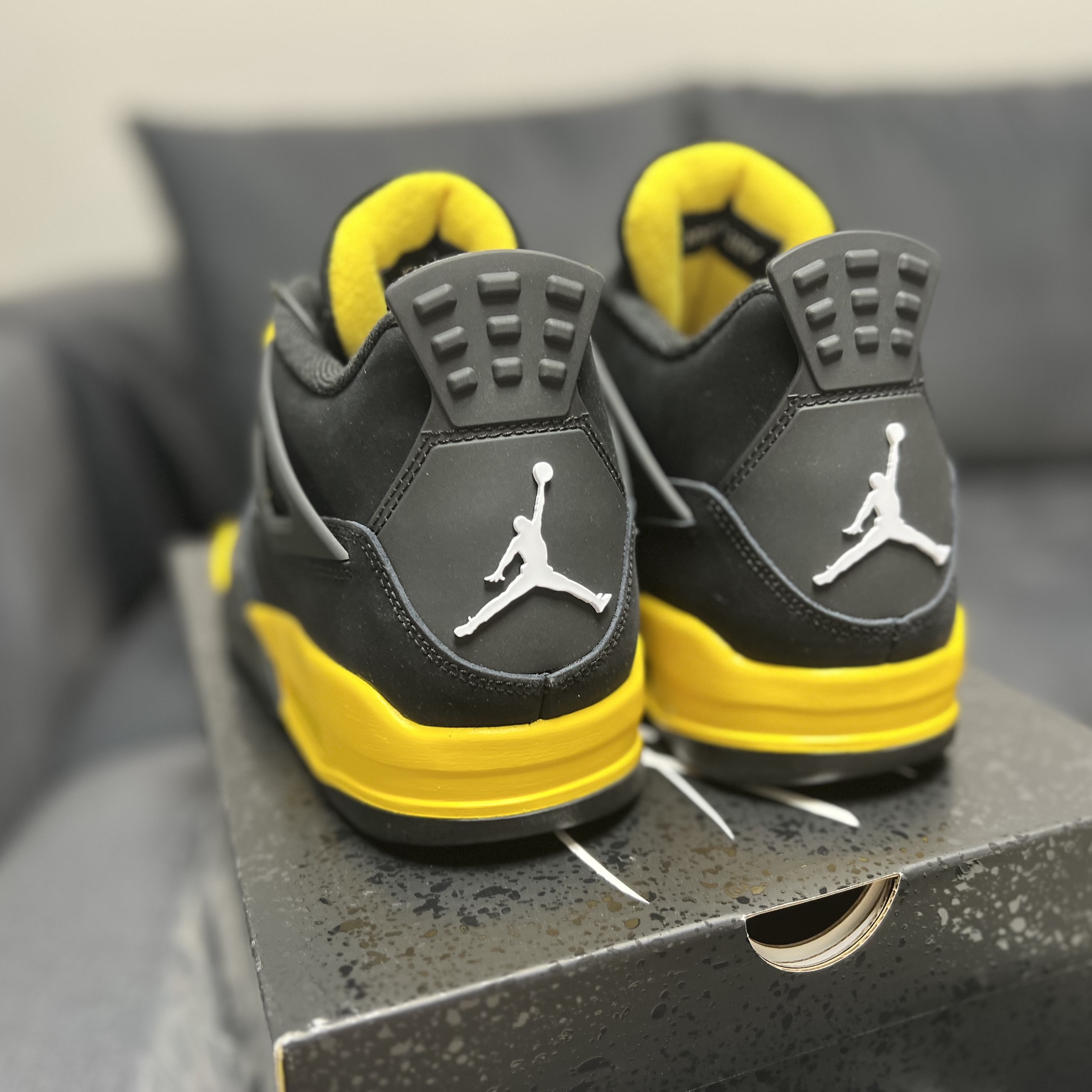 Jordan 4 Retro Thunder 2023 착용 스타일 - 3