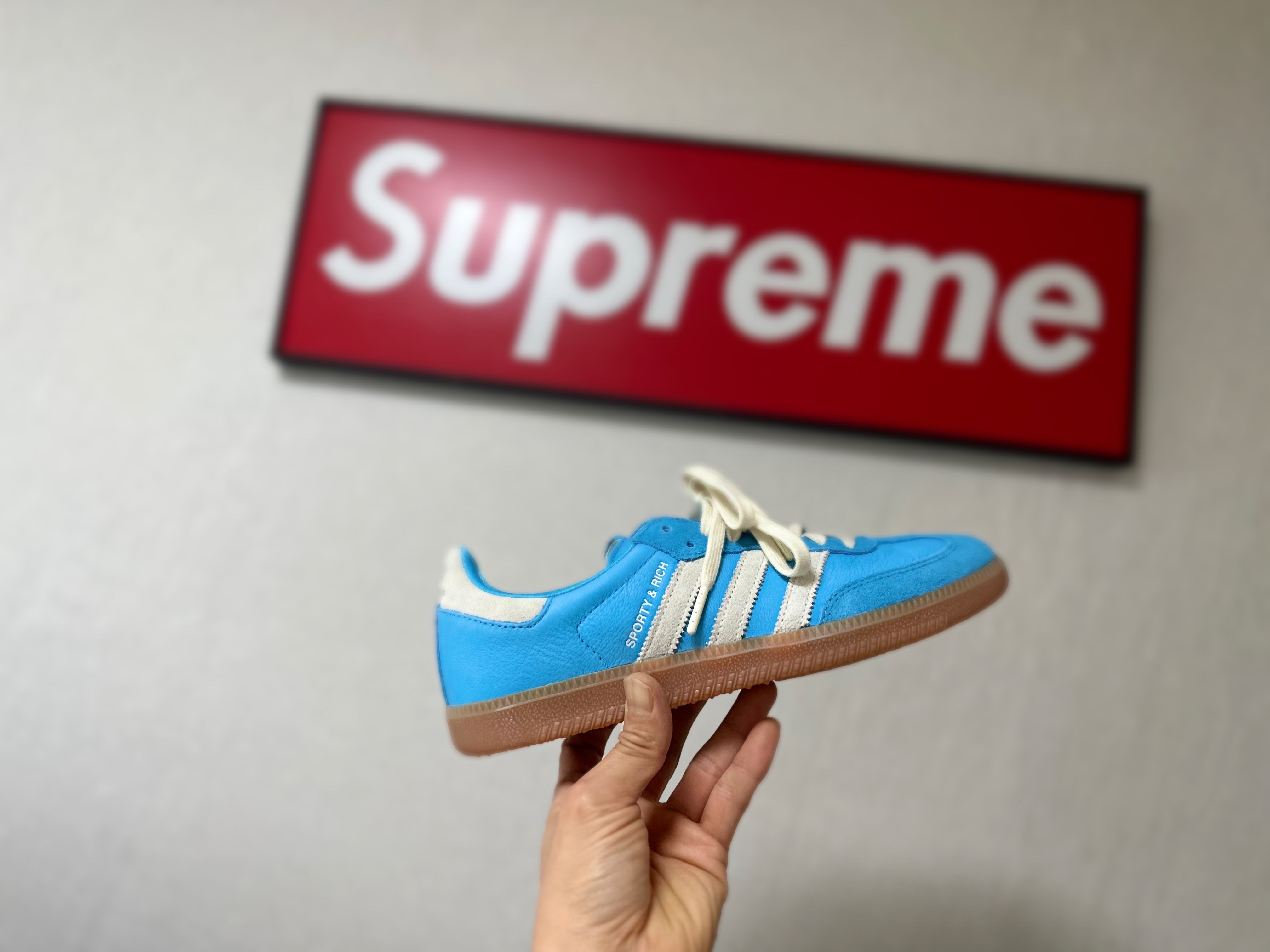 Adidas x Sporty & Rich Samba Blue Rush Cream White 착용 스타일 - 1