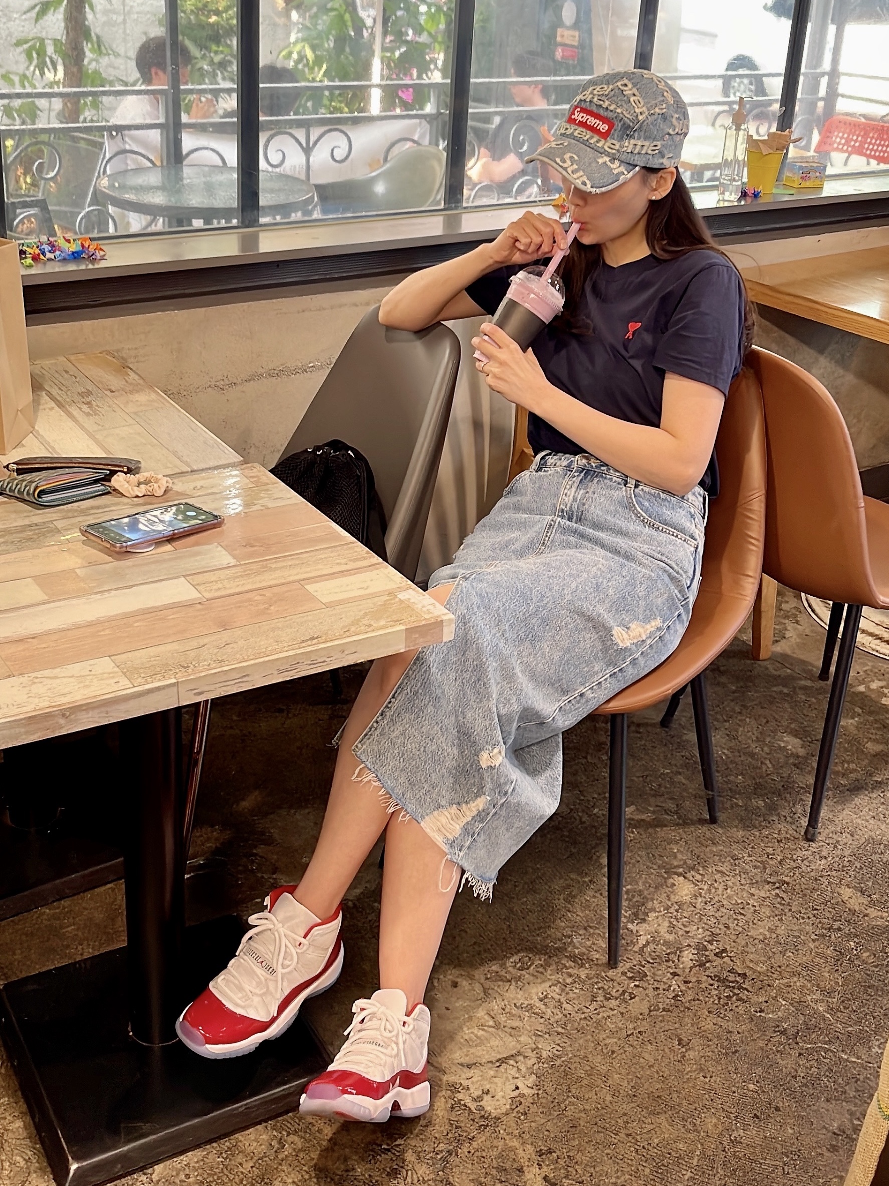 (GS) Jordan 11 Retro Varsity Red, AMI de Coeur T-Shirt Nautic Blue 착용 스타일 - 2