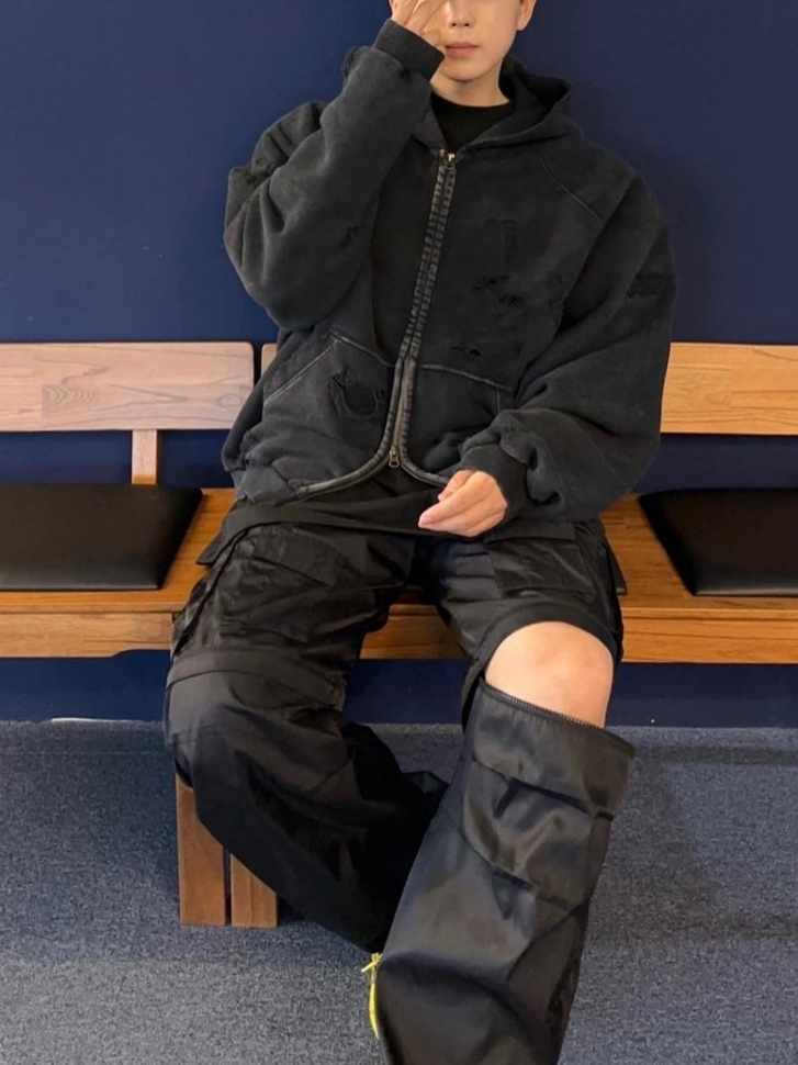 [KREAM 단독] OMO Detachable Nylon Cargo Pants Black 착용 스타일