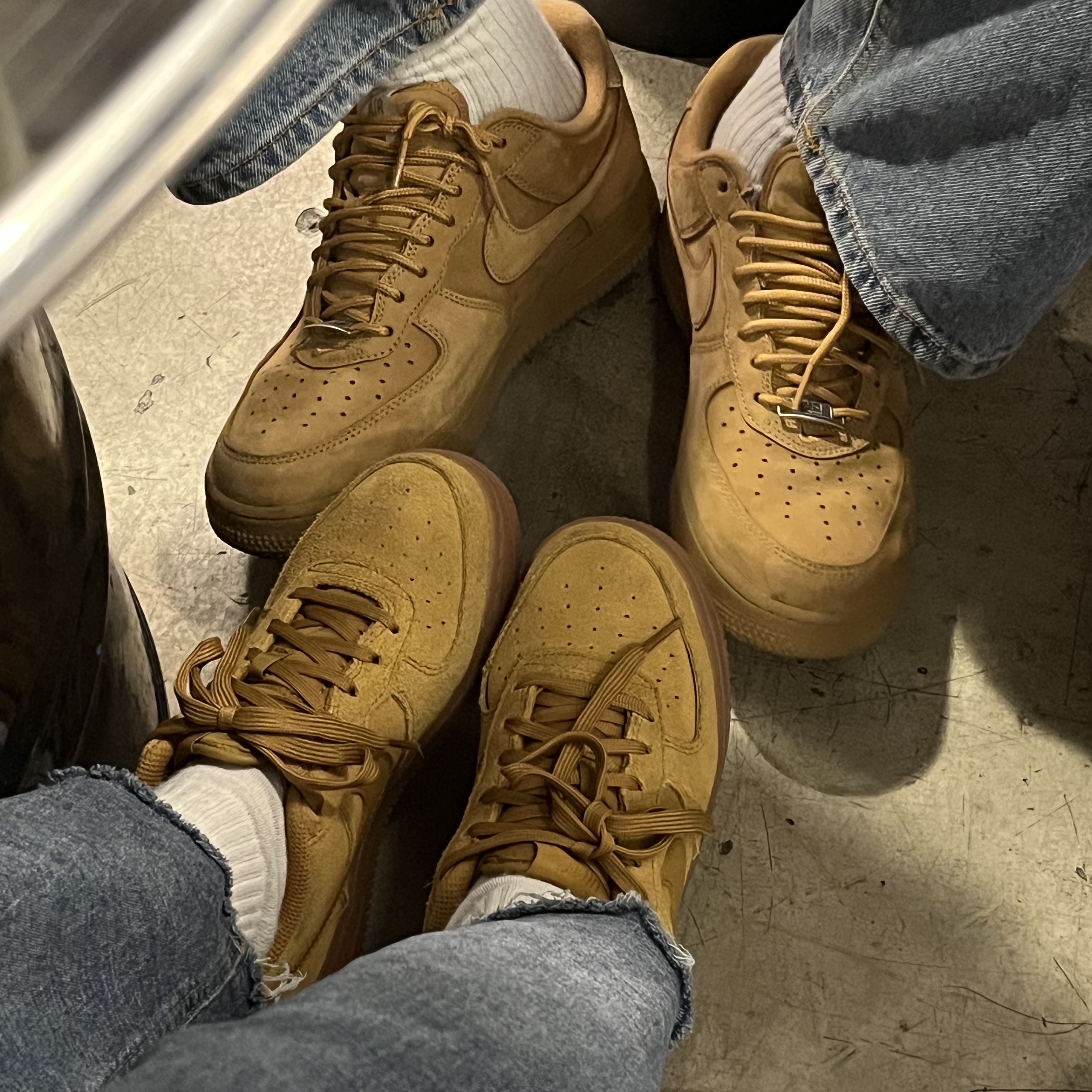 (GS) Nike Air Force 1 LV8 3 Wheat, Nike x Supreme Air Force 1 Low Flax 착용 스타일