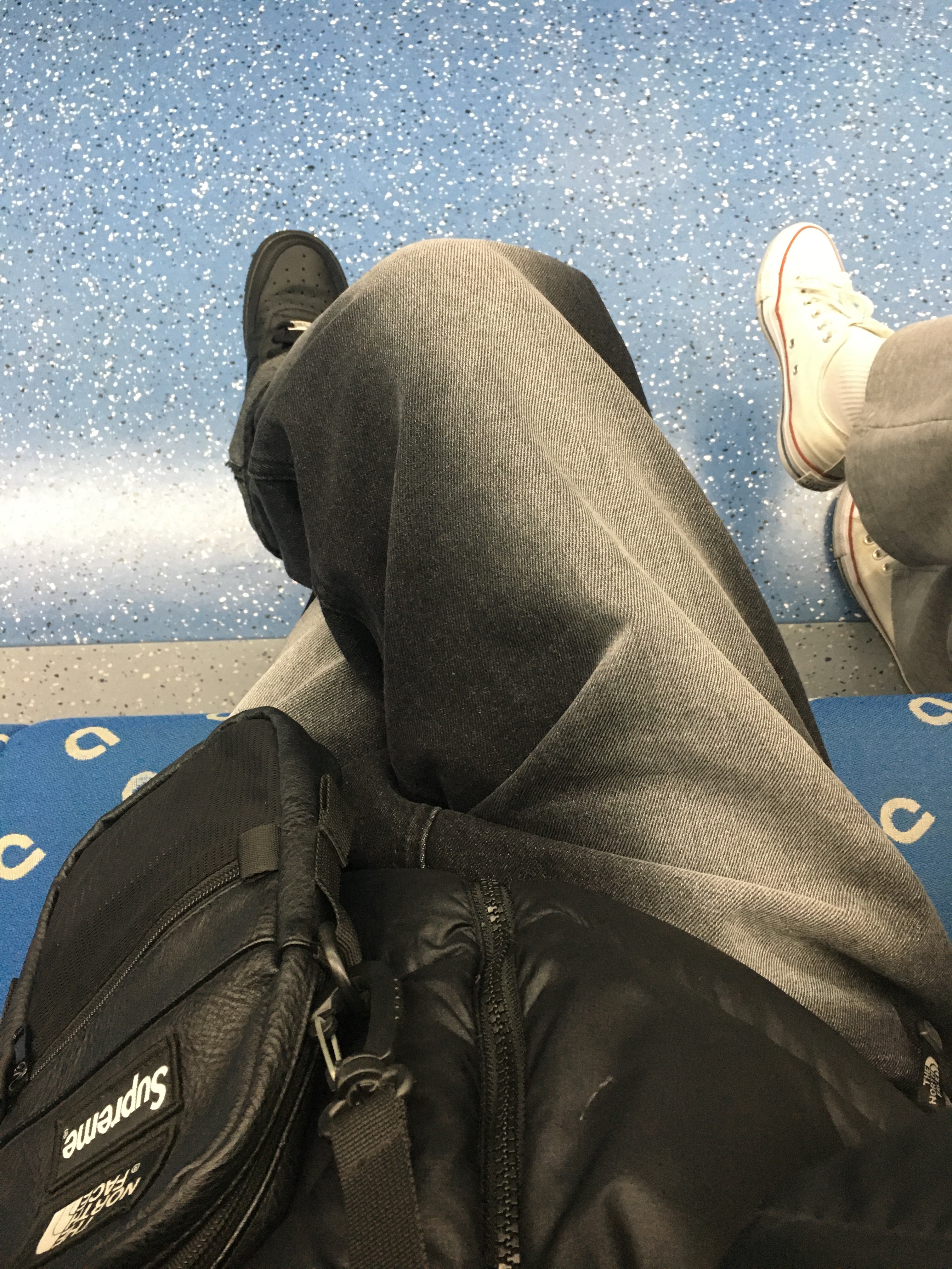 (W) Nike Air Force 1 '07 Low Triple Black, Supreme x The North Face Leather Shoulder Bag Black - 18FW 착용 스타일 - 1