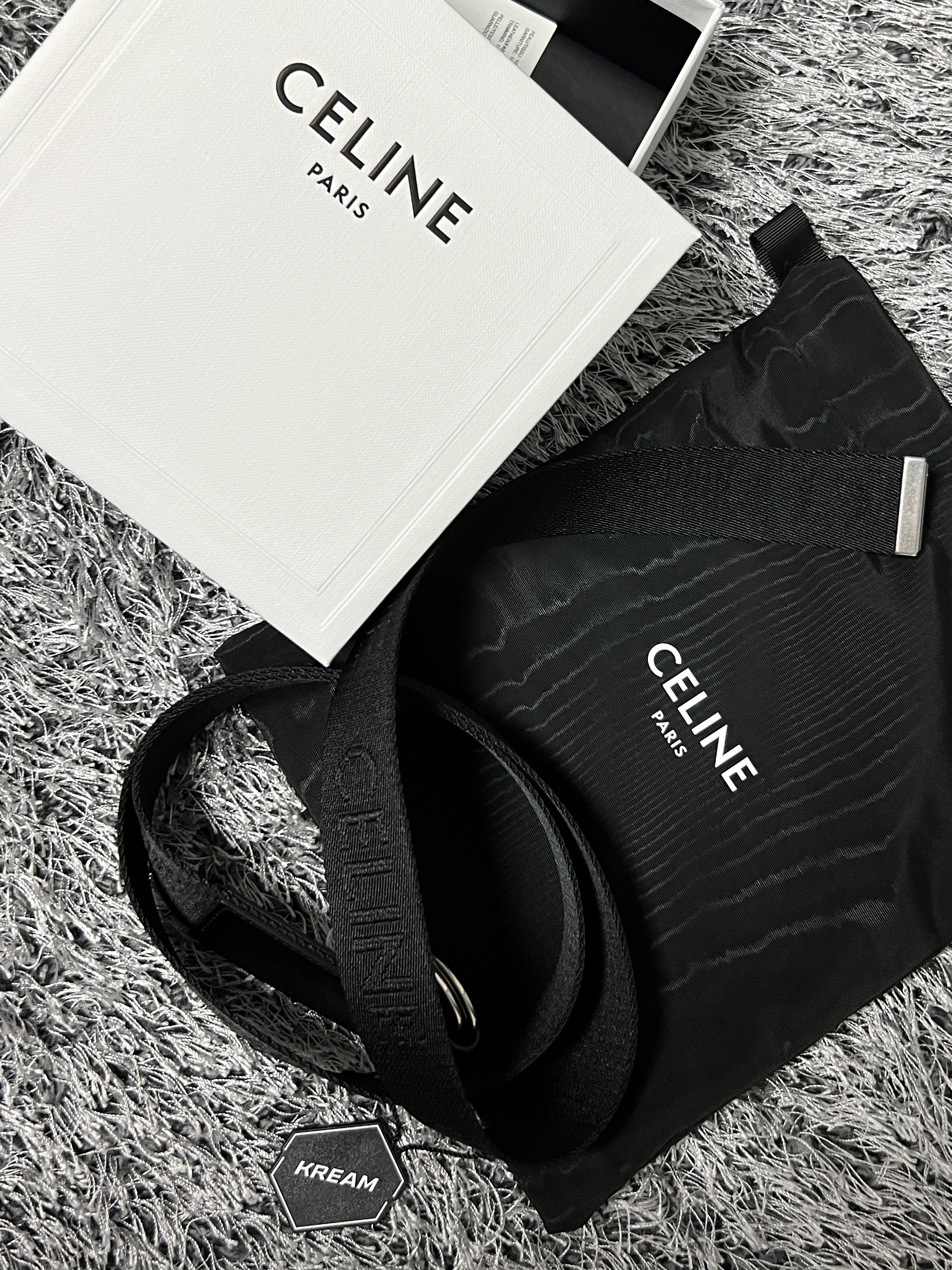 Celine Medium Double Ring Belt in Jacquard Textile and Calfskin Black 착용 스타일 - 3