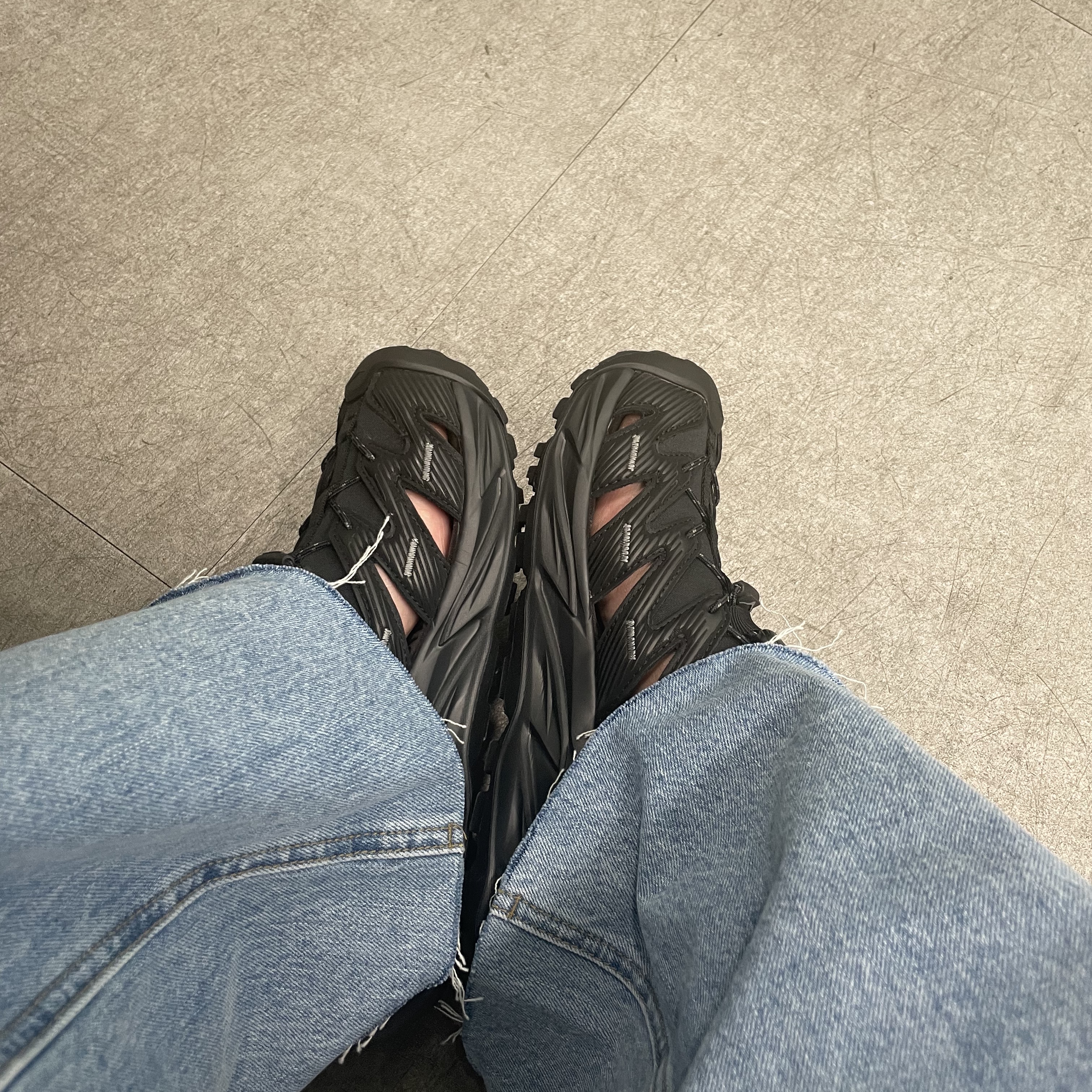 (W) Hoka Hopara Black 착용 스타일 - 2