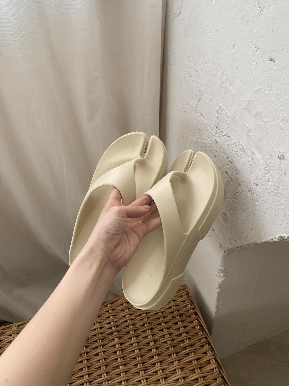 PAES Flipflop 01 Cream 착용 스타일 - 1