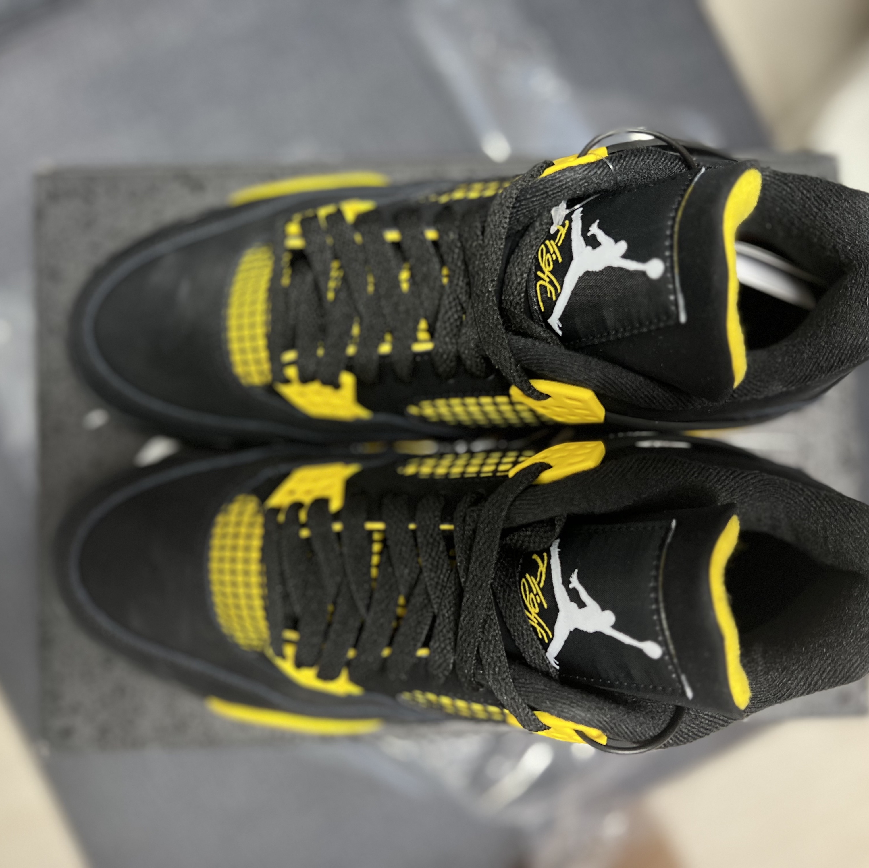 Jordan 4 Retro Thunder 2023 착용 스타일 - 1