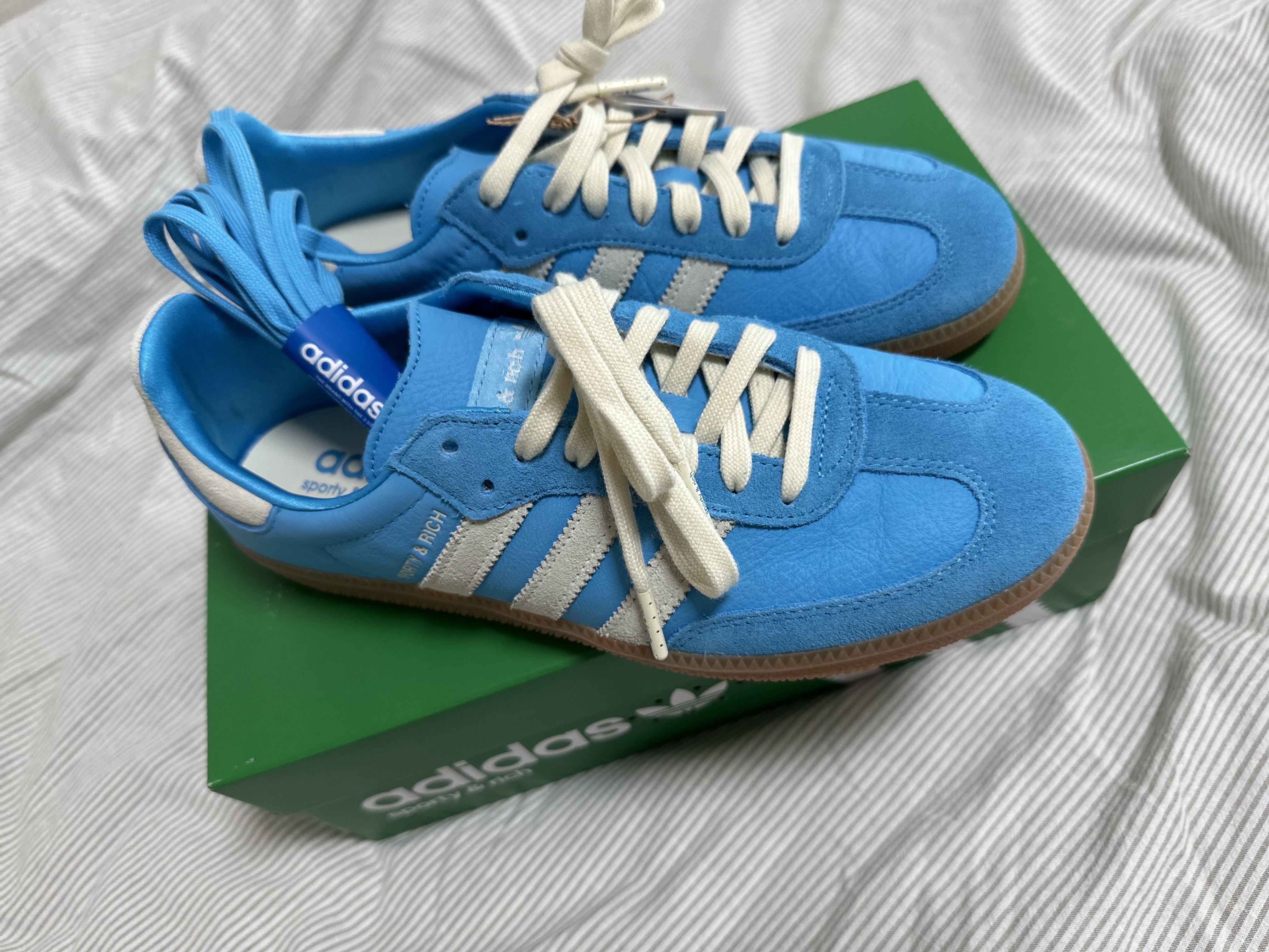 Adidas x Sporty & Rich Samba Blue Rush Cream White 착용 스타일 - 2