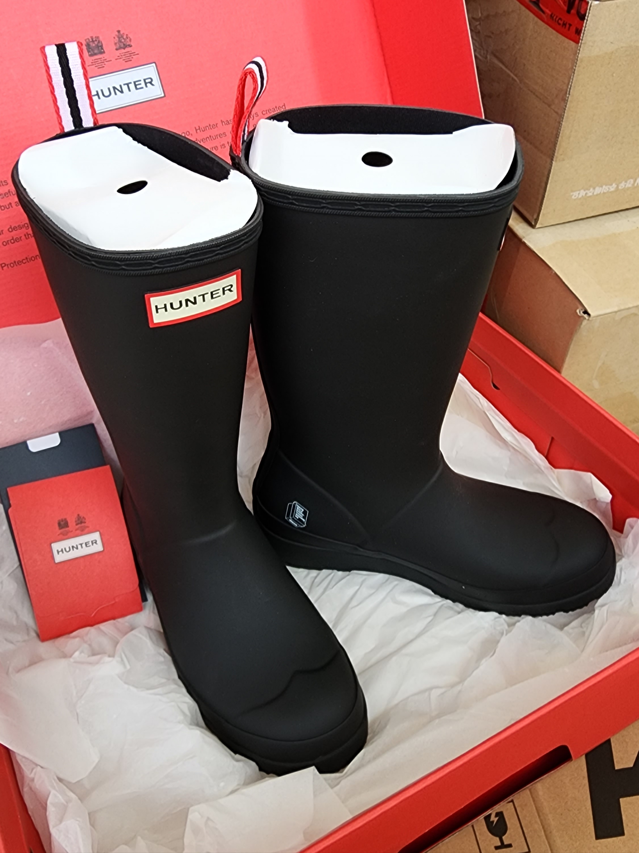 (W) Hunter Play Tall Wellington Rain Boots Black 착용 스타일