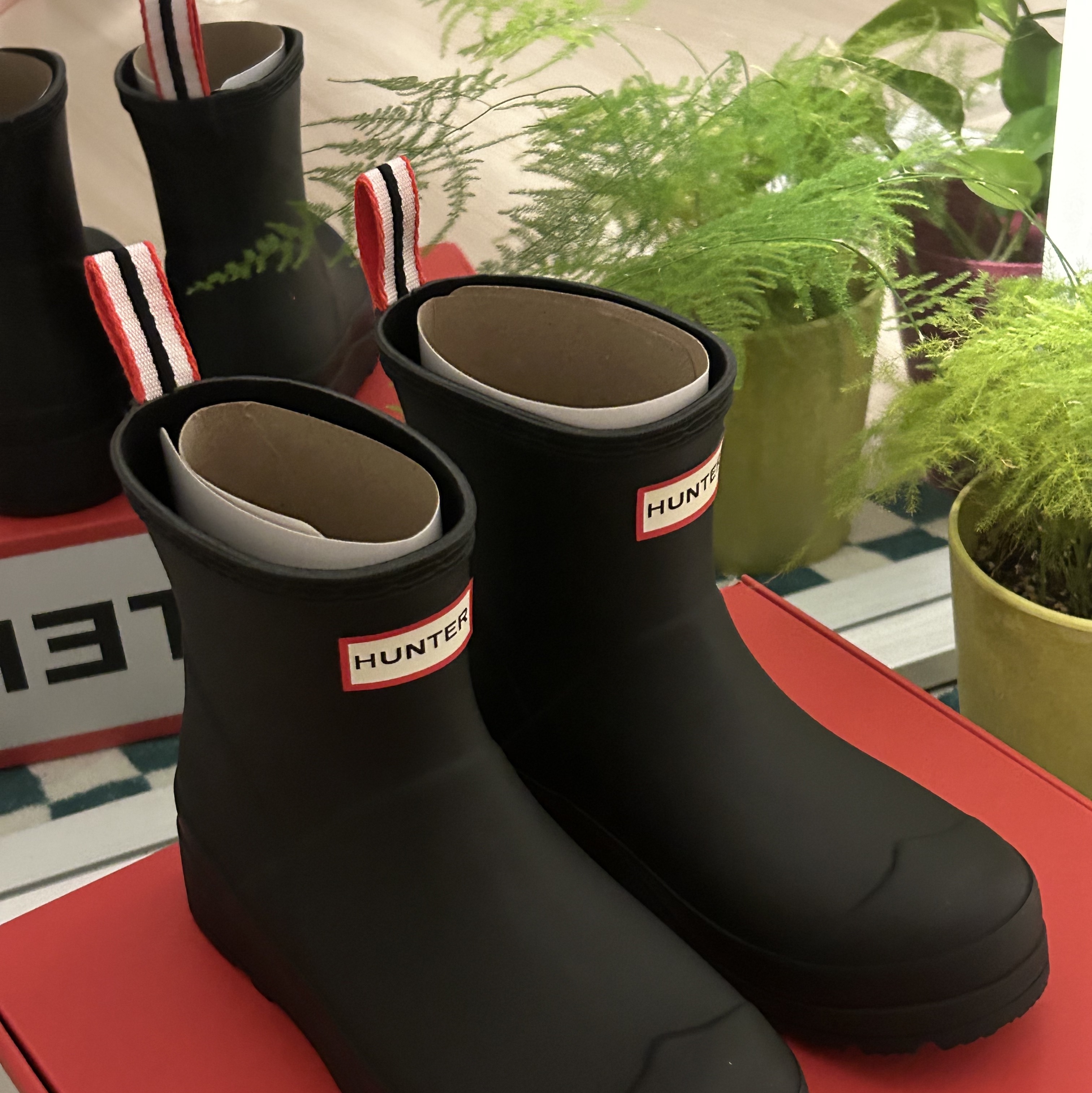 (W) Hunter Play Short Rain Boots Black 착용 스타일