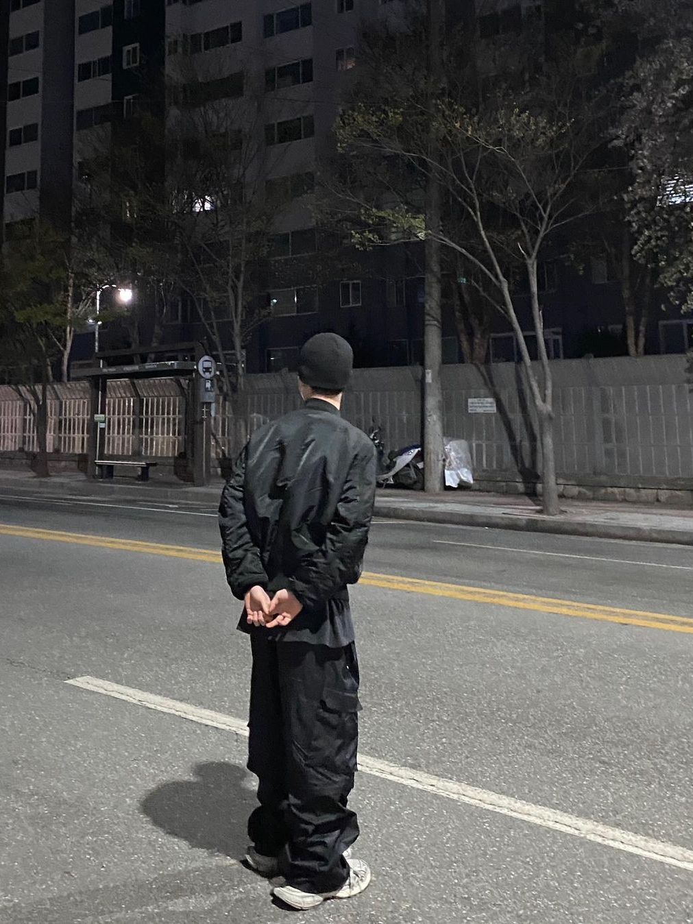 [KREAM 단독] OMO Detachable Nylon Cargo Pants Black 착용 스타일 - 1