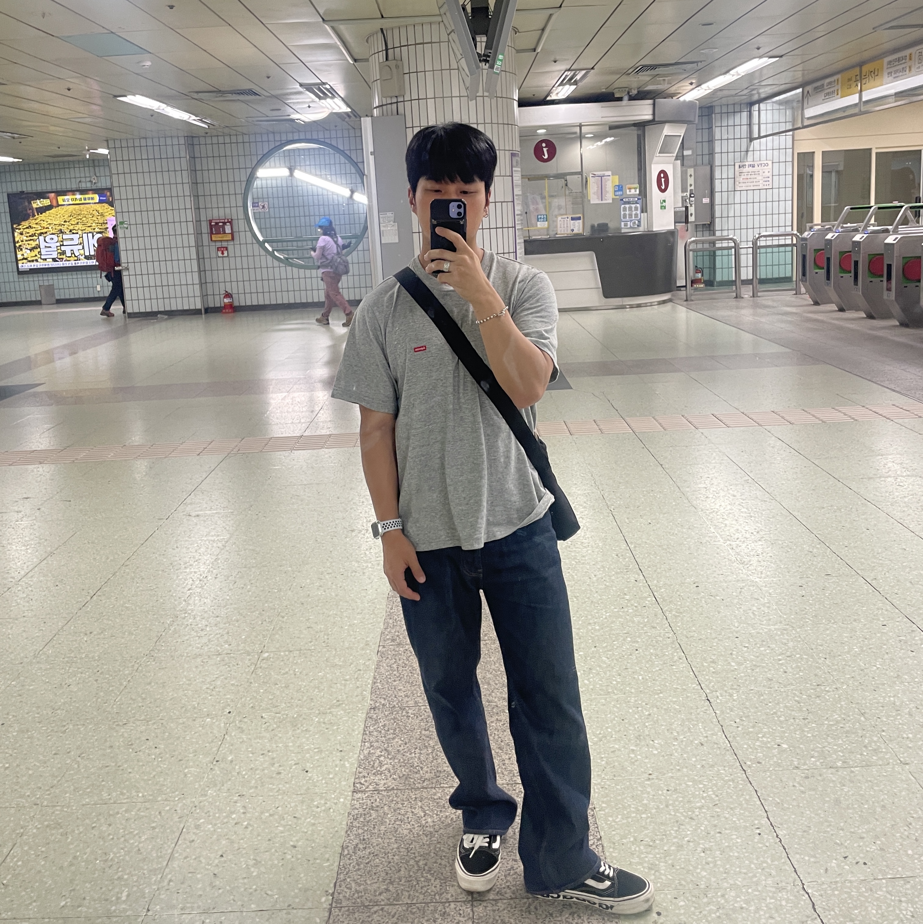 Supreme Small Box T-Shirt Heather Grey, Auralee Hard Twist Denim 5P Pants Indigo 착용 스타일