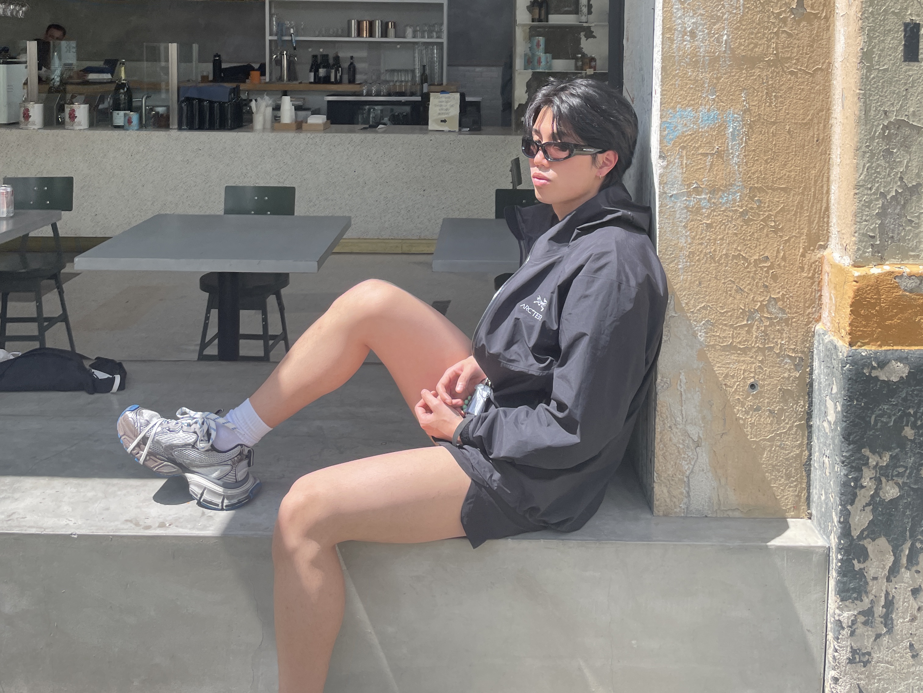 Balenciaga 3XL Sneakers Worn Out Grey White Blue, Arc'teryx Zeta SL Jacket Black 착용 스타일 - 1