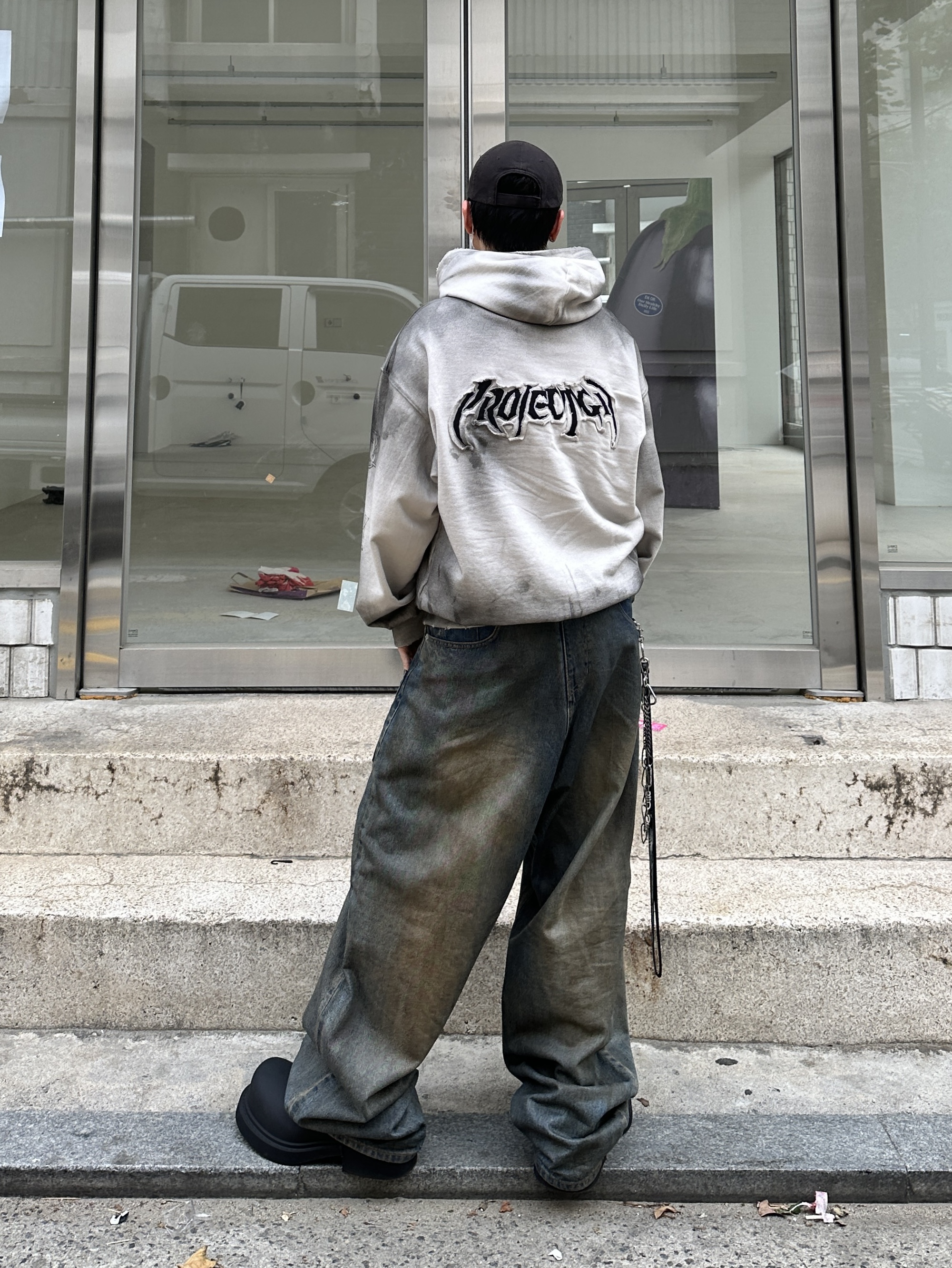 Project G/R Coated Backward Denim Pants Blue, Project G/R Furious Logo Applique Zip Hoodie Grey - 10 Corso Como Exclusive 착용 스타일 - 4