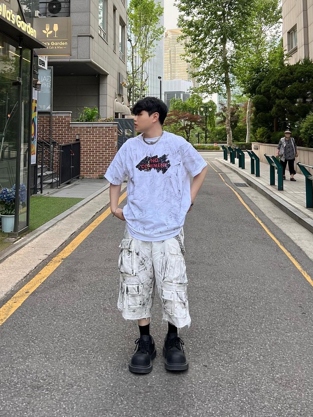 Nos Couleurs Distressed Cargo Shorts Black 착용 스타일 - 1