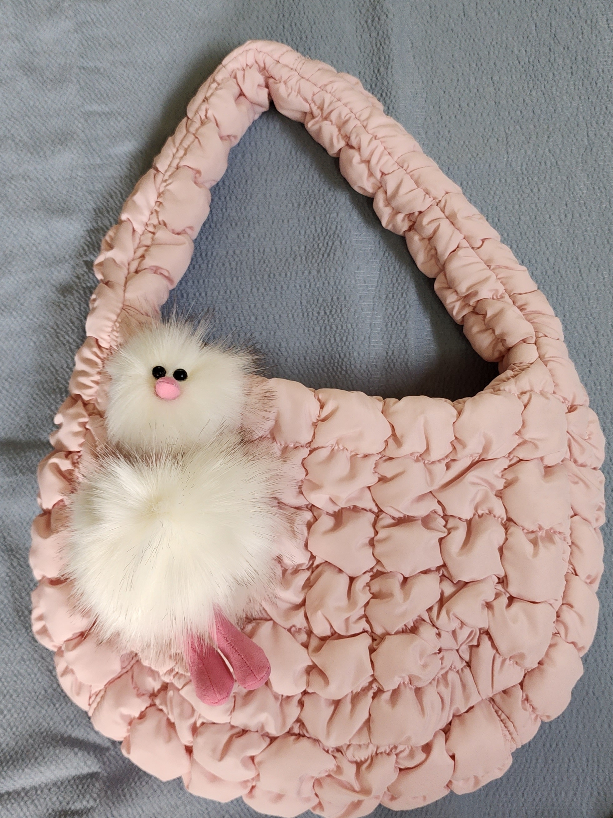 Cosymosy Ugly Bird Keyring White, COS Quilted Mini Bag Pink 착용 스타일 - 2