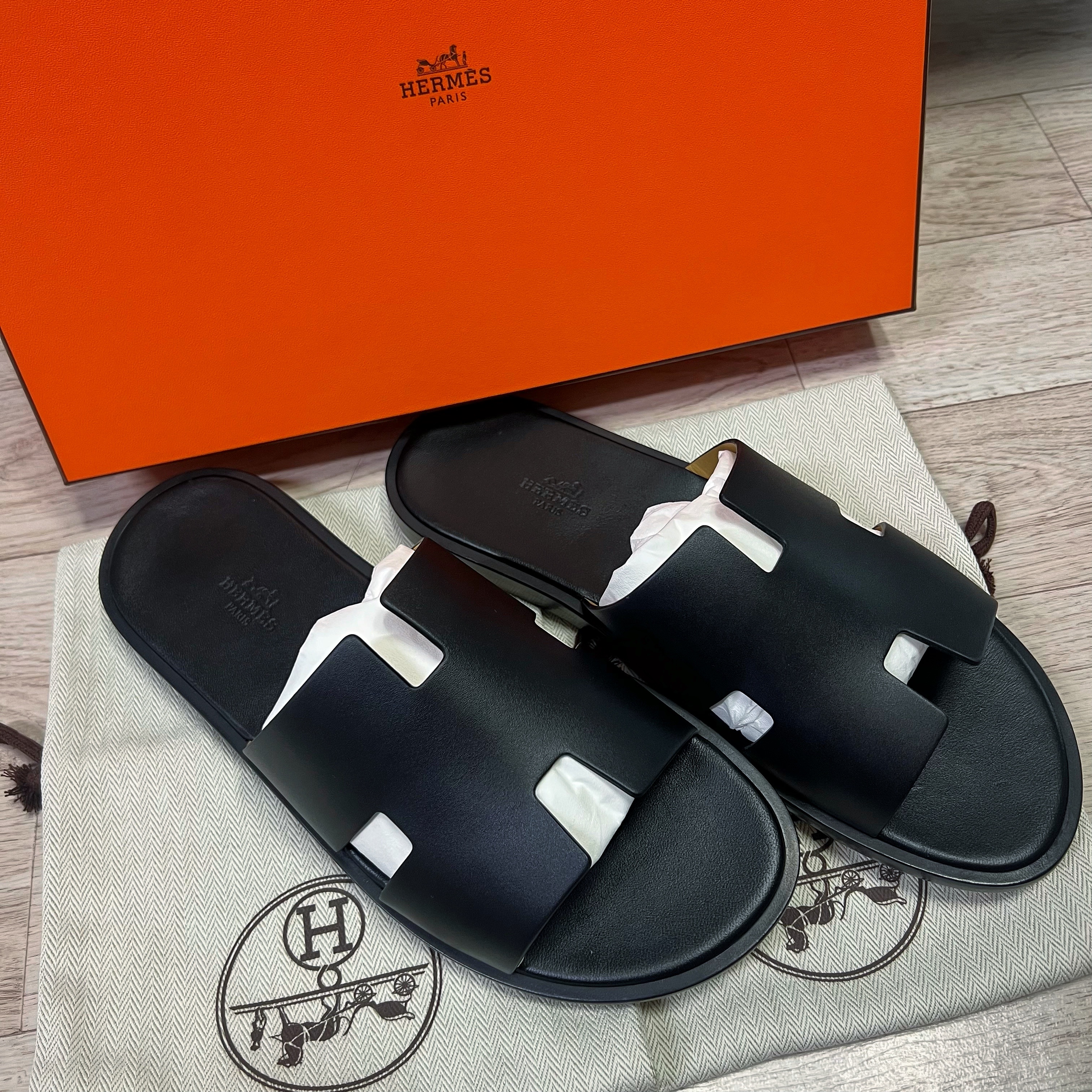 Hermes Izmir Sandal Calfskin & Noir 착용 스타일