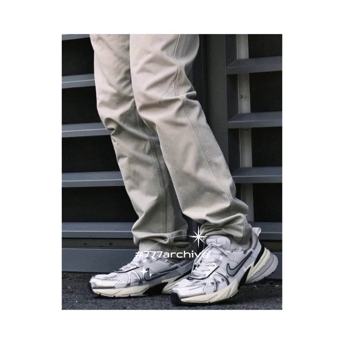 Nike V2K Run Summit White Metallic Silver 착용 스타일 - 4