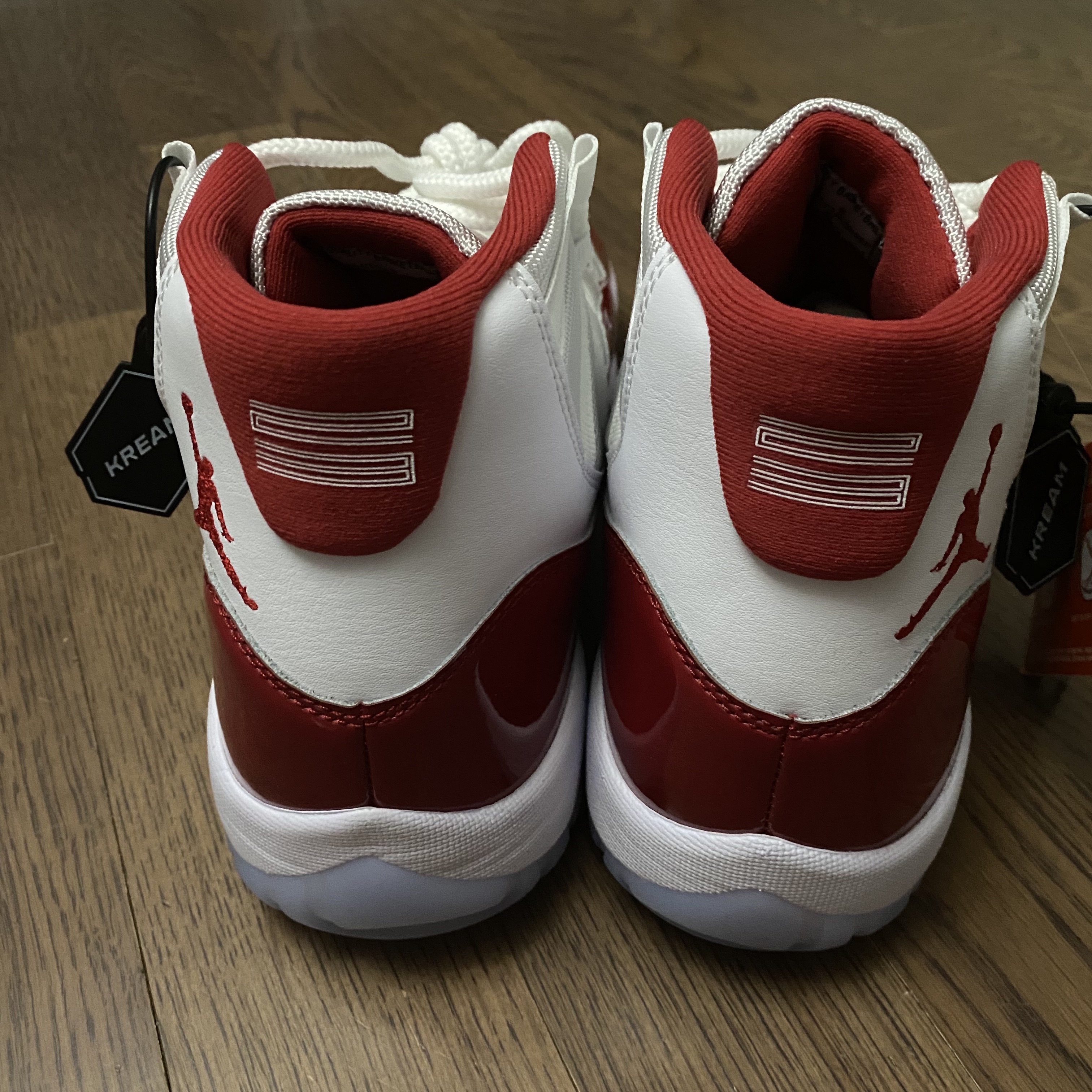 Jordan 11 Retro Varsity Red 착용 스타일 - 3