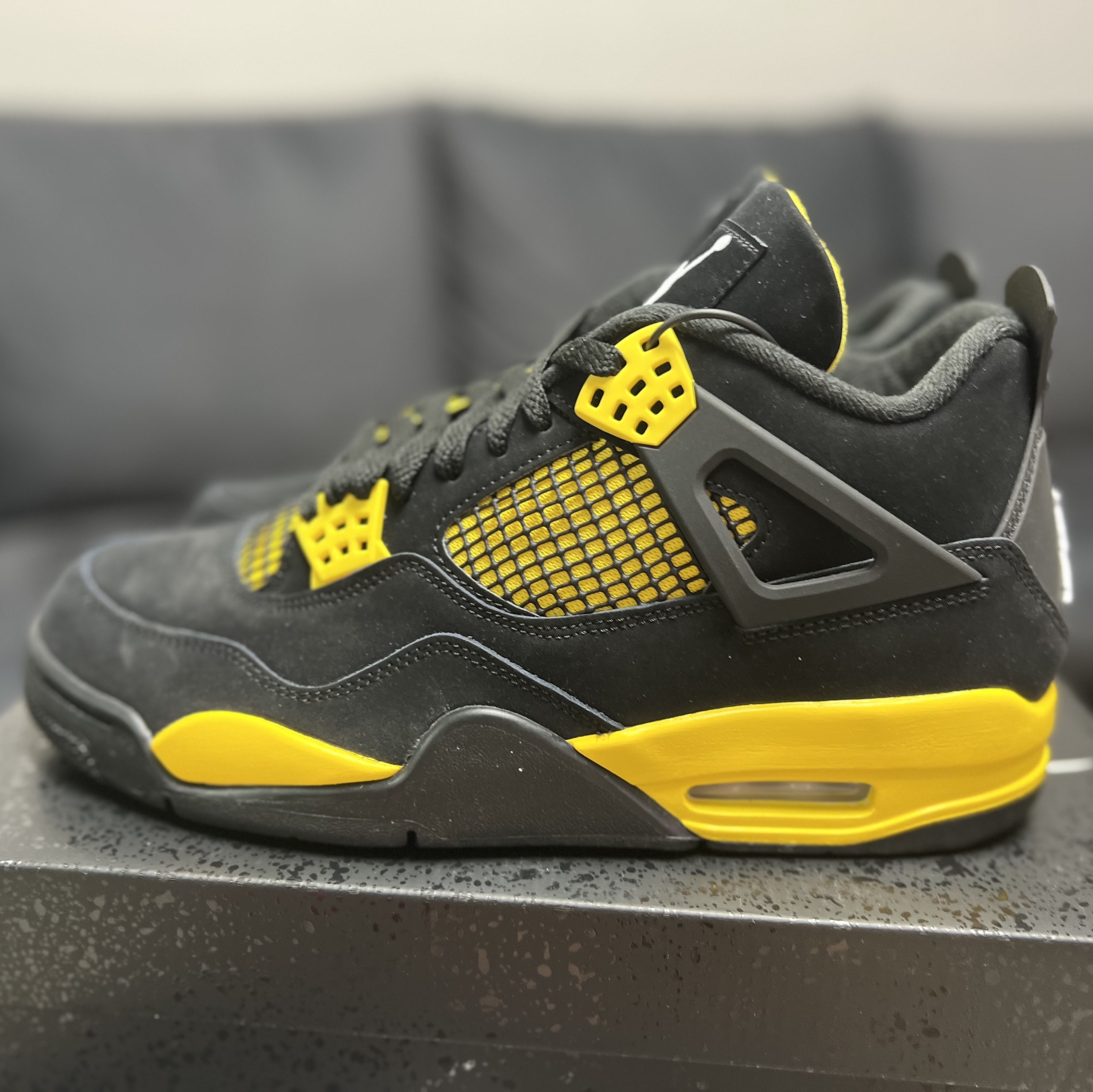Jordan 4 Retro Thunder 2023 착용 스타일 - 2