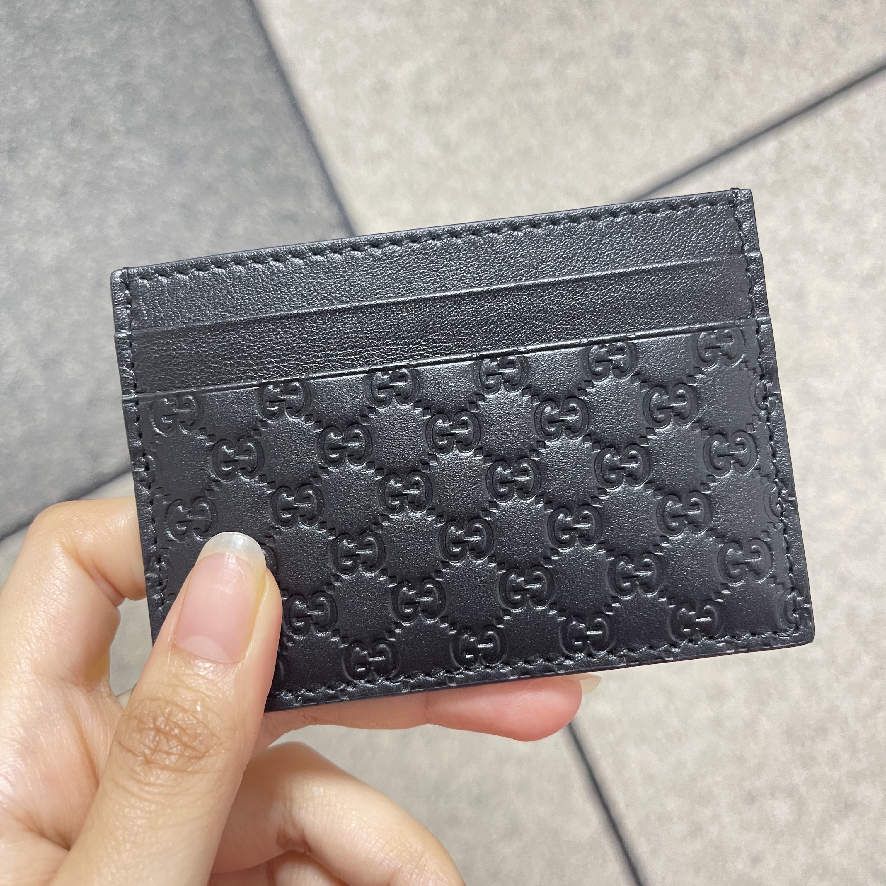Gucci Micro GG Ssima Card Case Black 착용 스타일