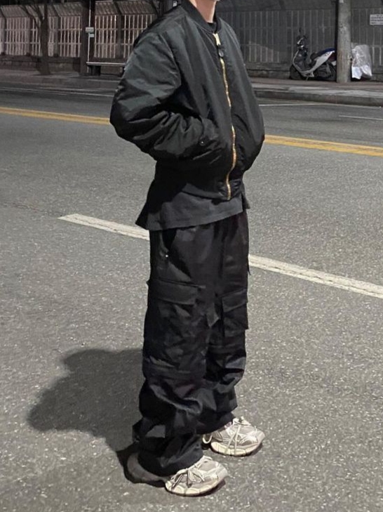 [KREAM 단독] OMO Detachable Nylon Cargo Pants Black 착용 스타일 - 3