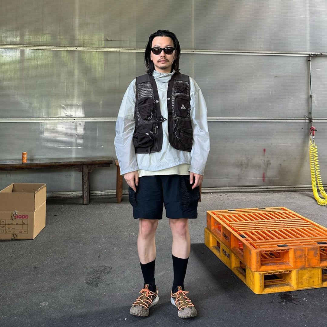 Nike ACG Mountain Fly Low Gore-Tex SE Hazel Rush, Nike ACG Buttles Vest Black - US/EU 착용 스타일 - 2