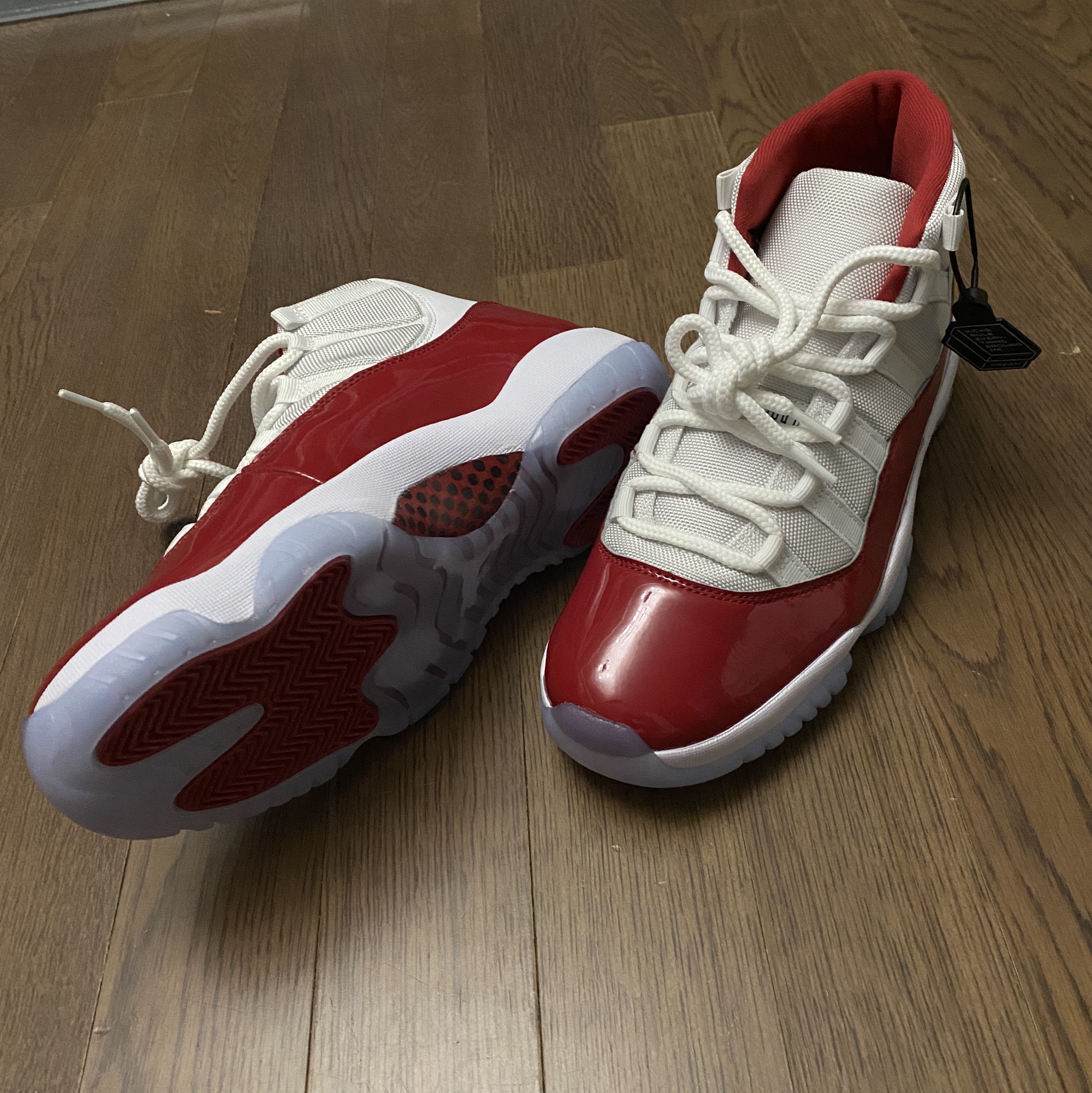 Jordan 11 Retro Varsity Red 착용 스타일 - 2
