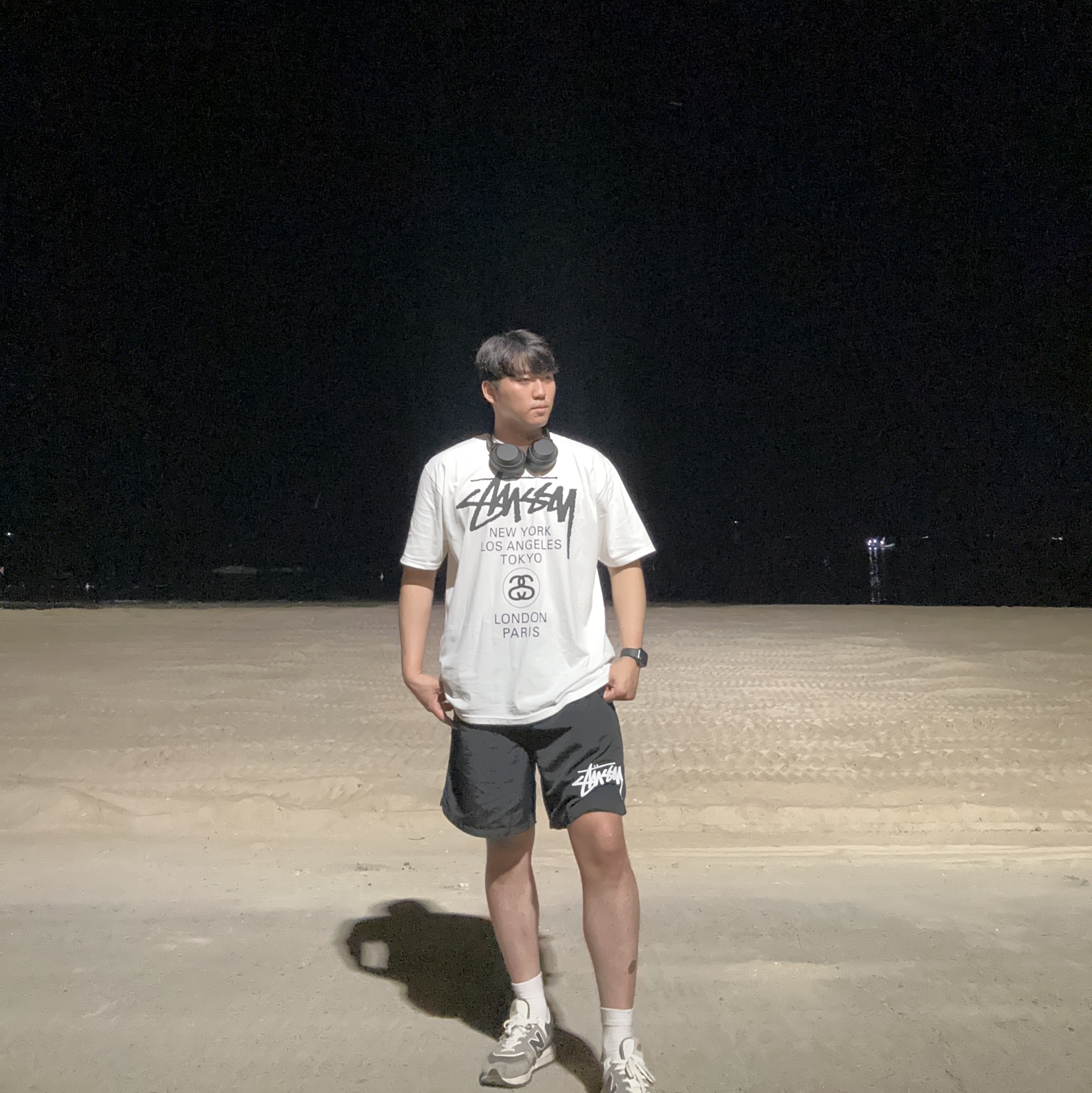 Stussy Big Stock Water Shorts Black, Stussy World Tour T-Shirt White 2023 착용 스타일