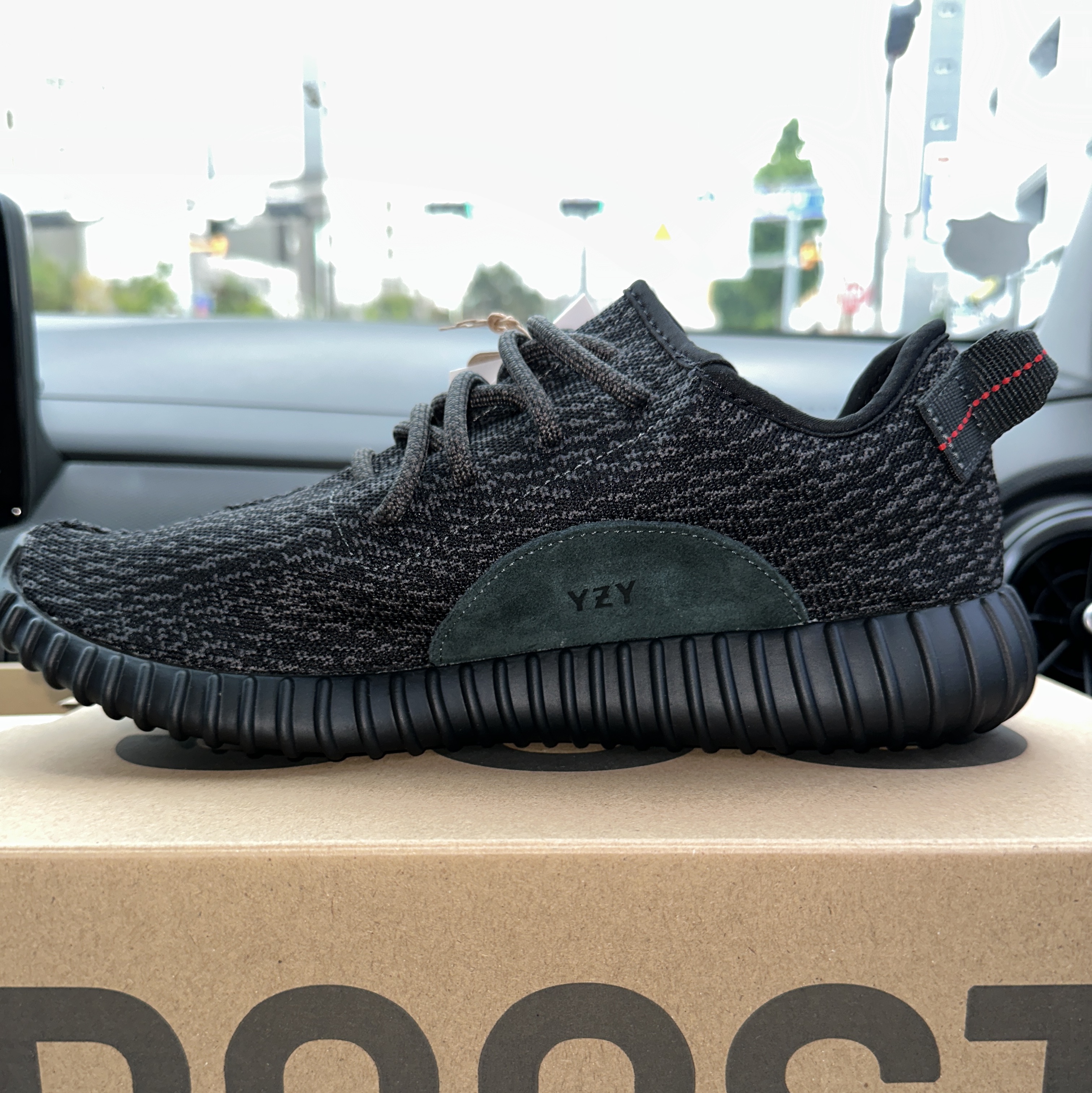 Adidas Yeezy Boost 350 Pirate Black 2023 착용 스타일