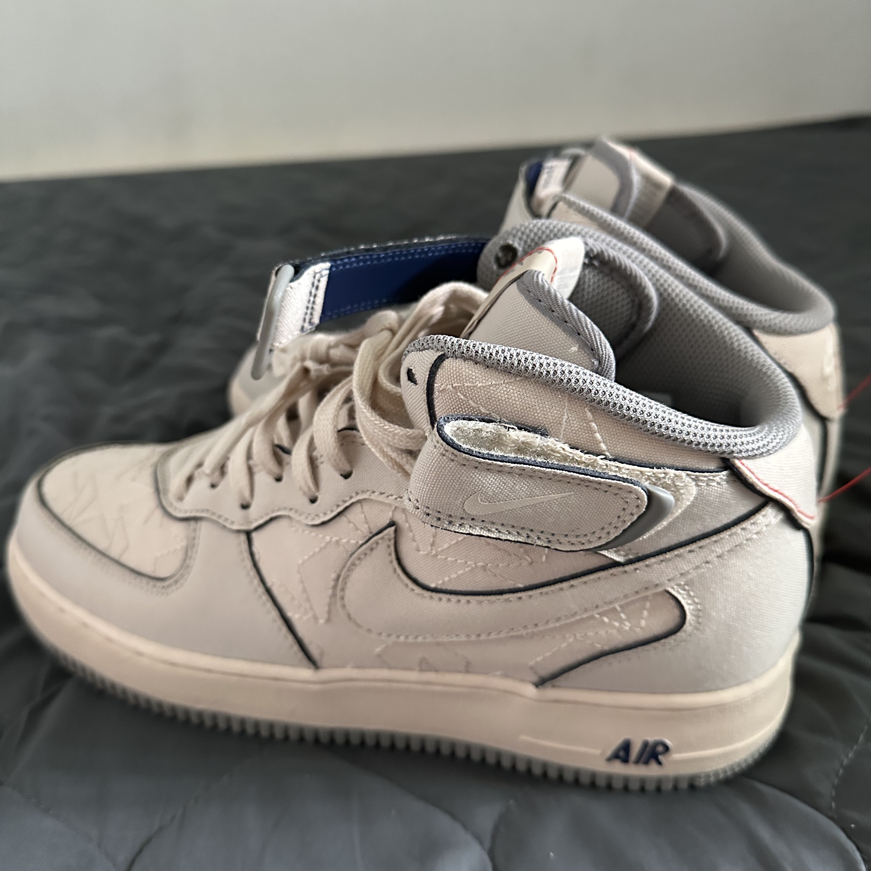 Nike Air Force 1 Mid '07 Pearl White 착용 스타일 - 3