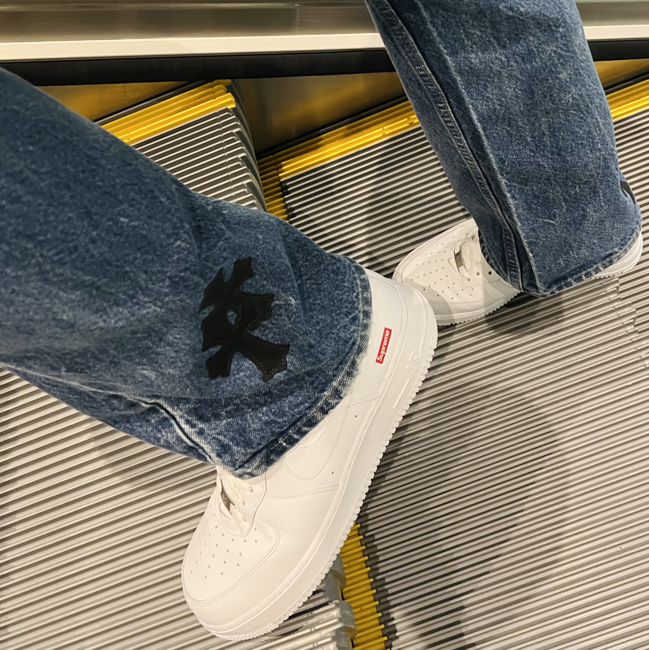 Nike x Supreme Air Force 1 Low White 착용 스타일