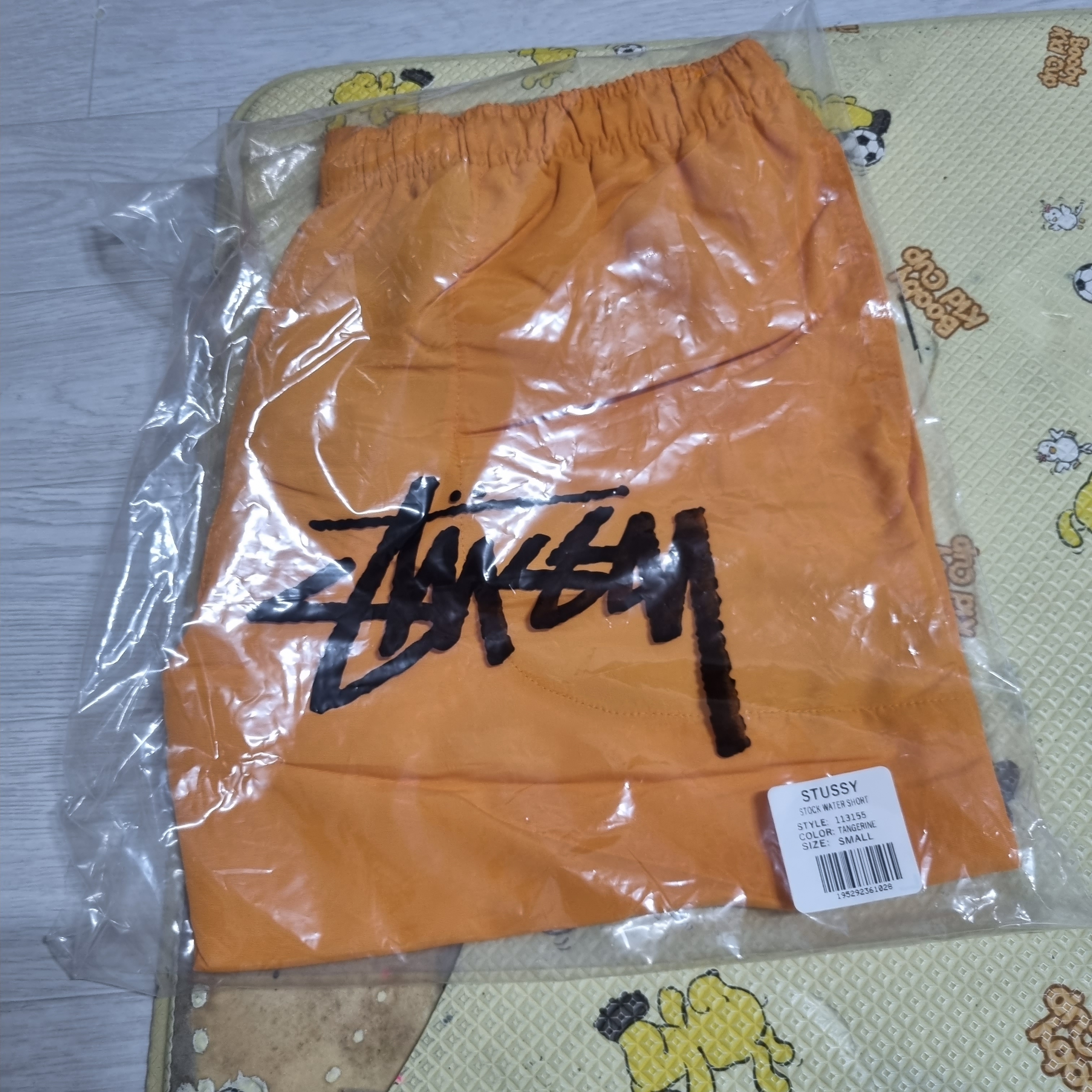 Stussy Stock Water Shorts Tangerine 착용 스타일