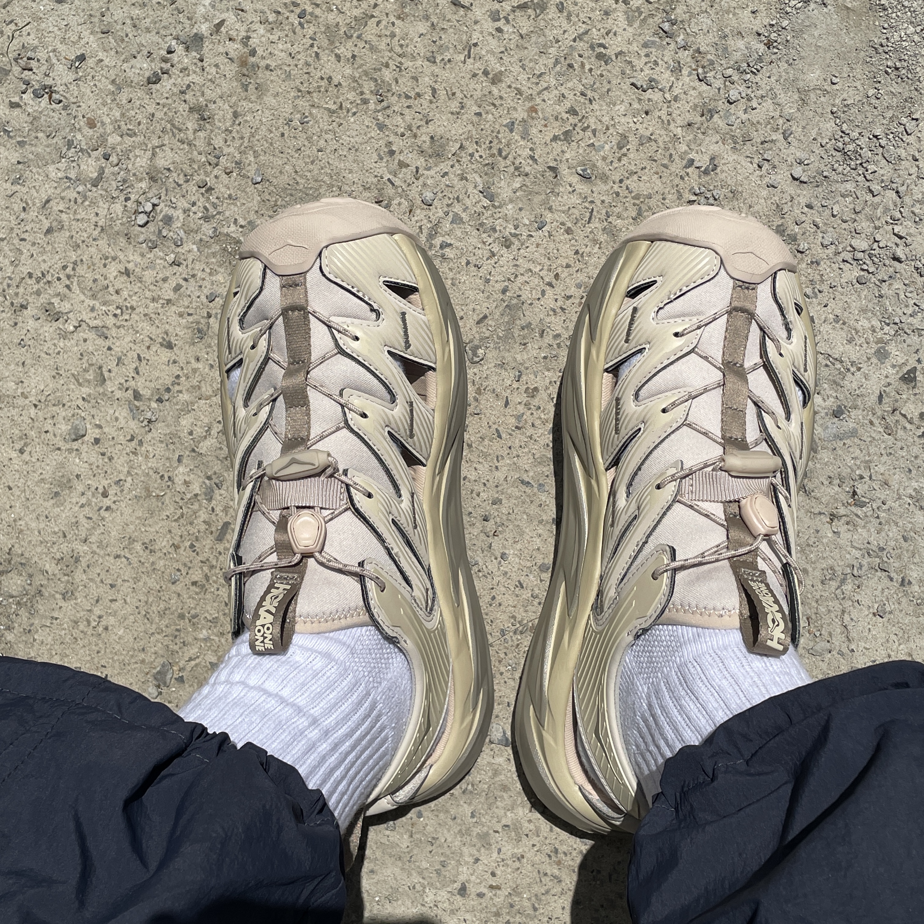 Hoka Hopara Shifting Sand Dune 착용 스타일