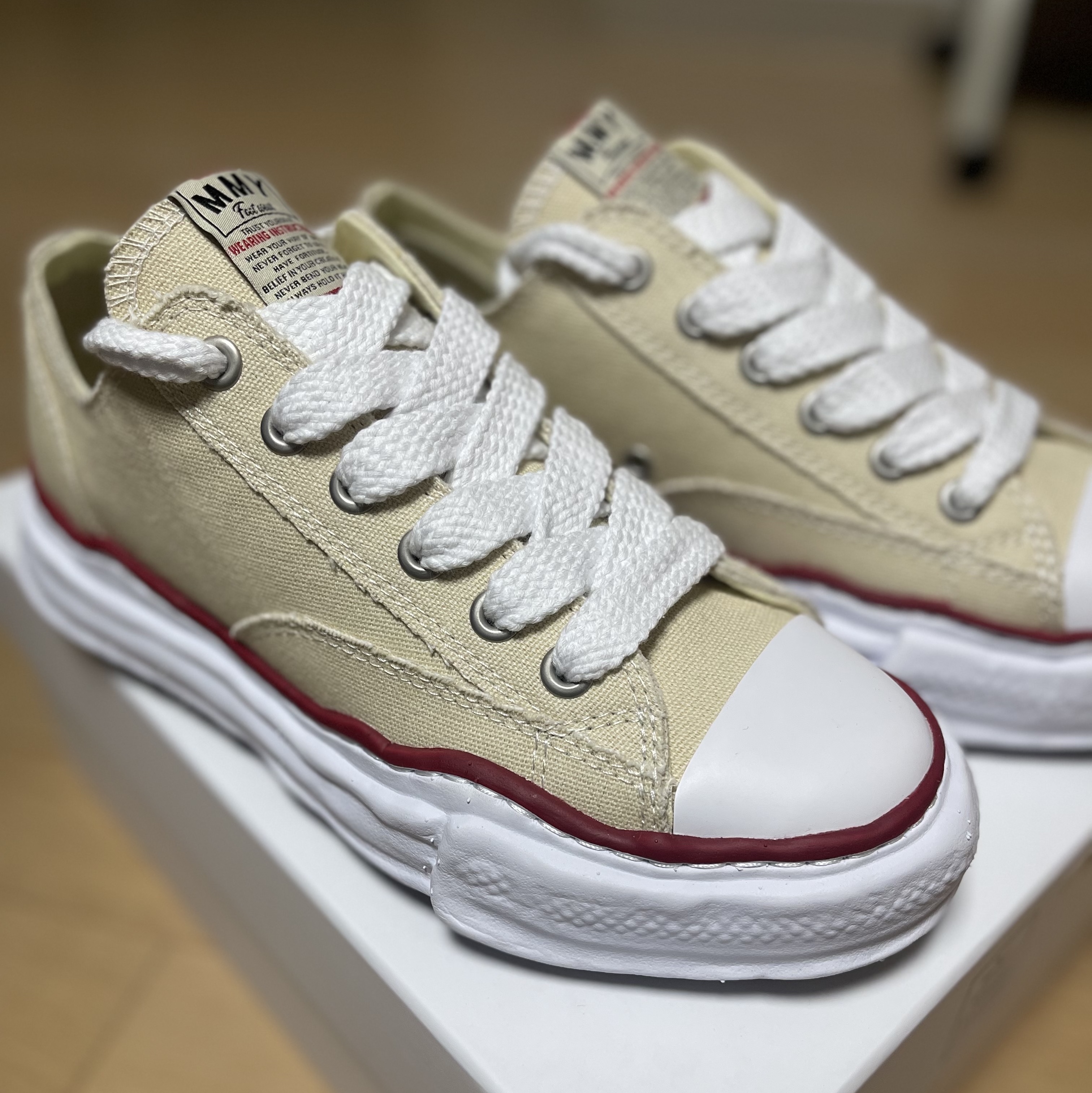 Maison Mihara Yasuhiro Peterson OG Sole Canvas Low-top Sneakers Natural 착용 스타일
