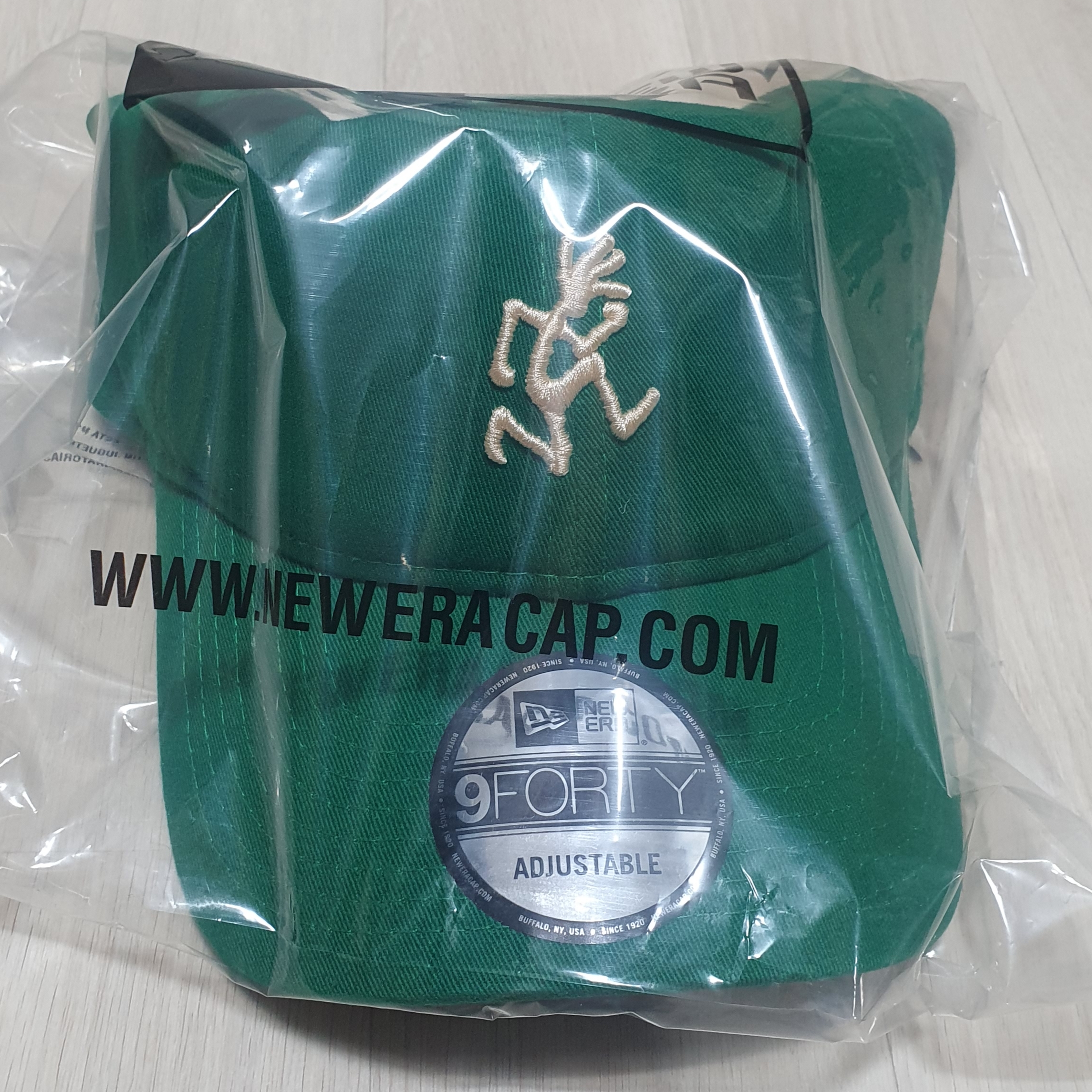 New Era x Gramicci Unstructure Ball Cap Kelly Green 착용 스타일