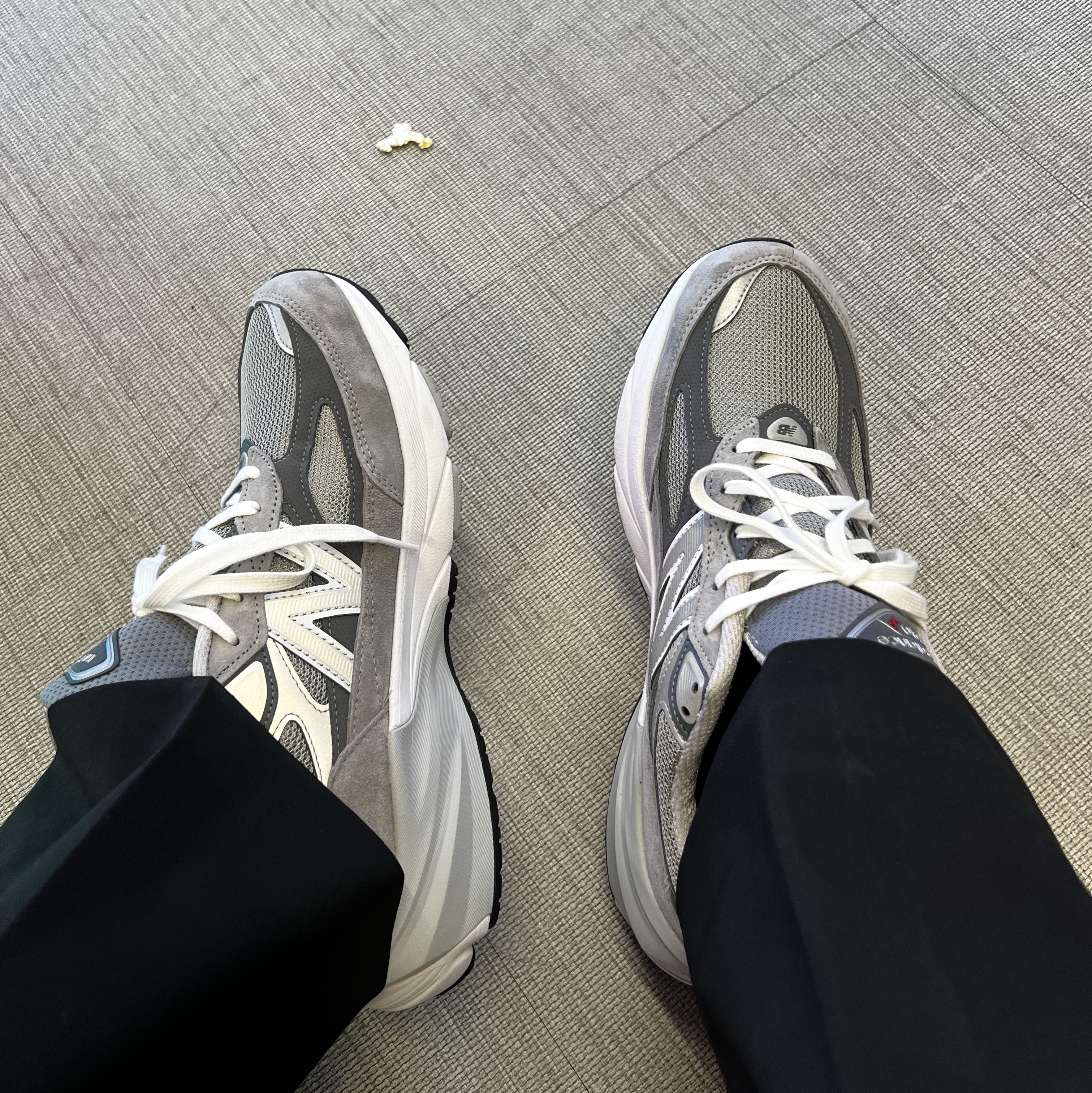 New Balance 990v6 Made in USA Grey - D Standard 착용 스타일 - 3