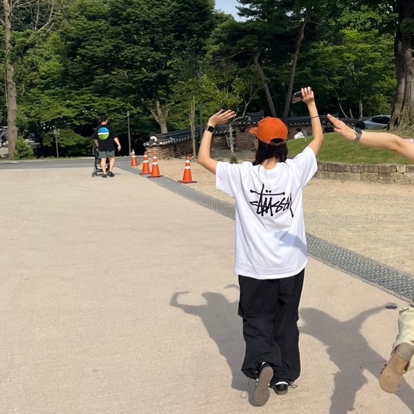Stussy Basic Stussy T-Shirt White 2023 착용 스타일 - 2