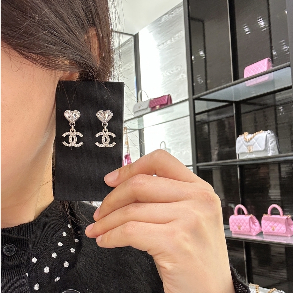 (W) Chanel Pendant Earrings Metal Strass & Silver Gold Crystal 착용 스타일