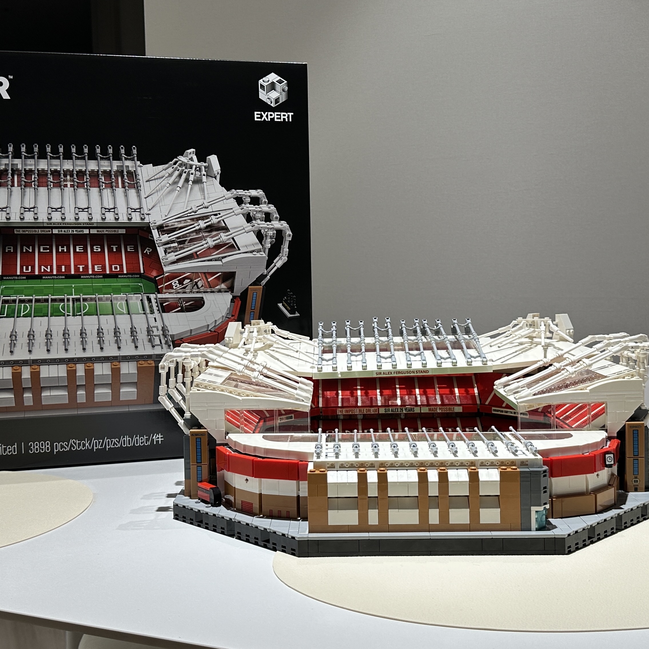 Lego Old Trafford Manchester United 착용 스타일 - 1