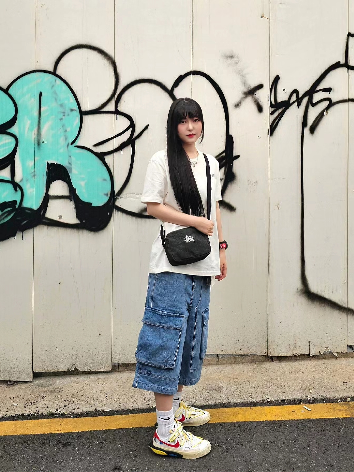 Stussy Canvas Side Pouch Washed Black, Kenzo Poppy T-Shirt Off White 착용 스타일 - 1