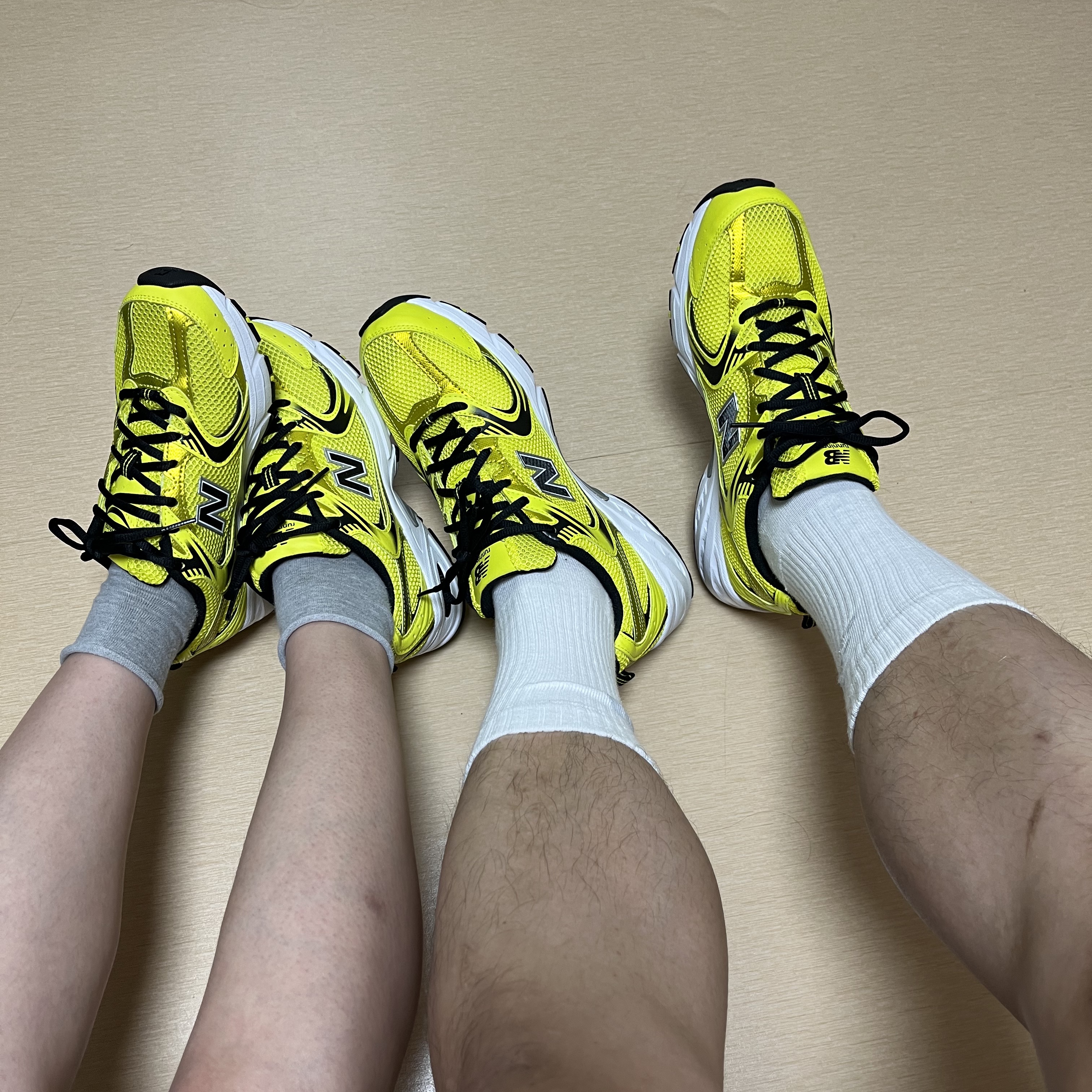 New Balance 530 Yellow 착용 스타일