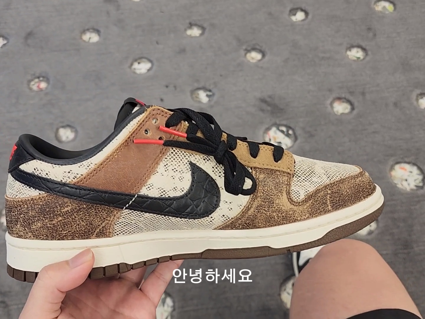 Nike Dunk Low PRM Head to Head 착용 스타일 - 2