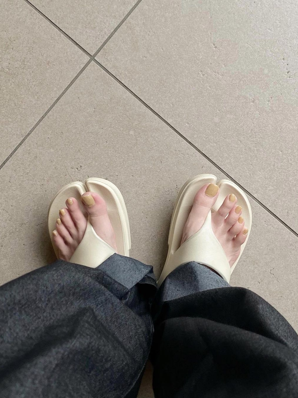 PAES Flipflop 01 Cream 착용 스타일 - 2