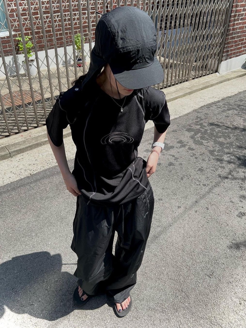Art of Field Flatlock Stitch Short Sleeved T-Shirt Black, Art of Field Cool Slit Long Pants Black 착용 스타일