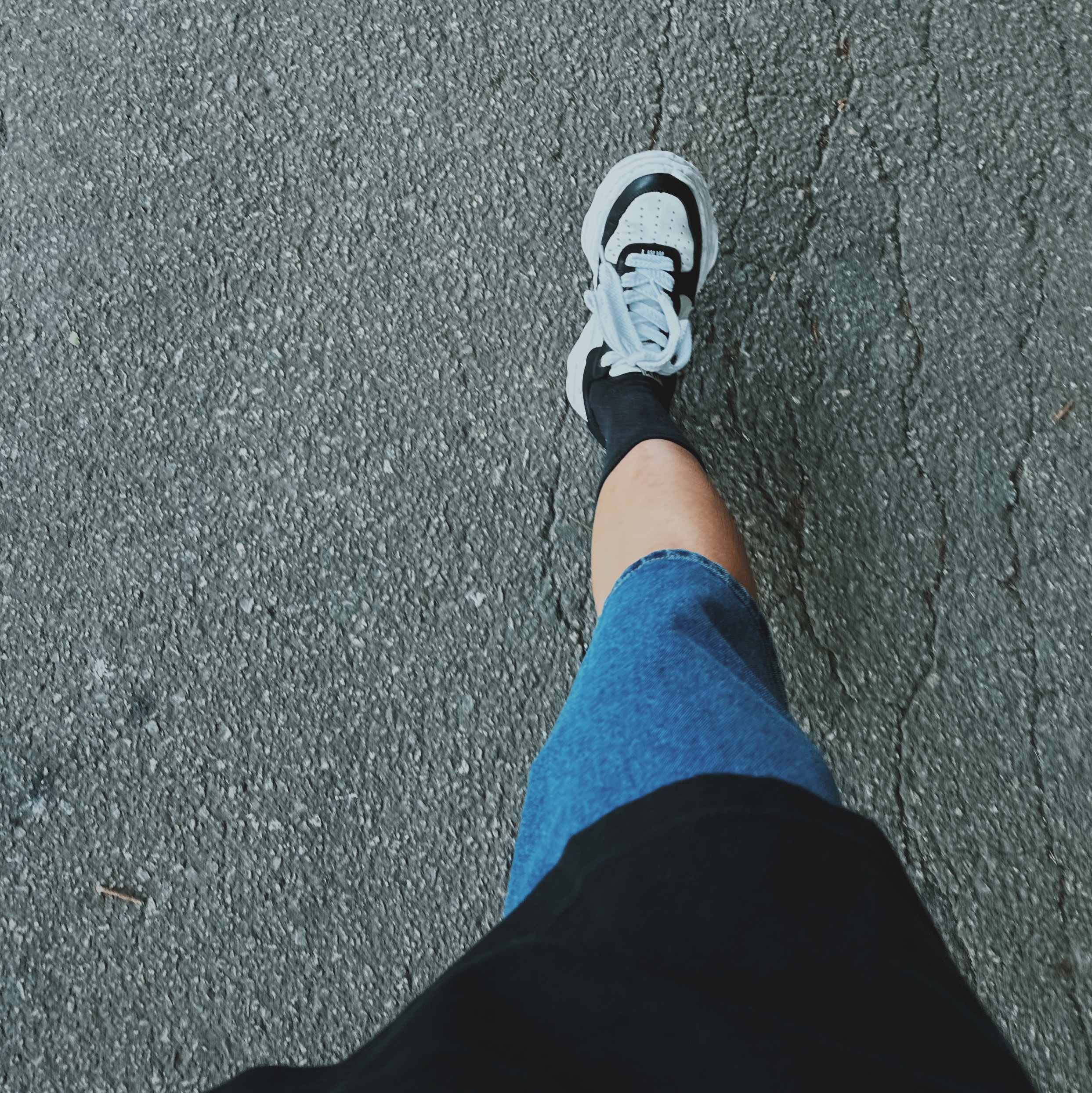 Maison Mihara Yasuhiro Wayne OG Sole Leather Low-top Sneakers Black White 착용 스타일