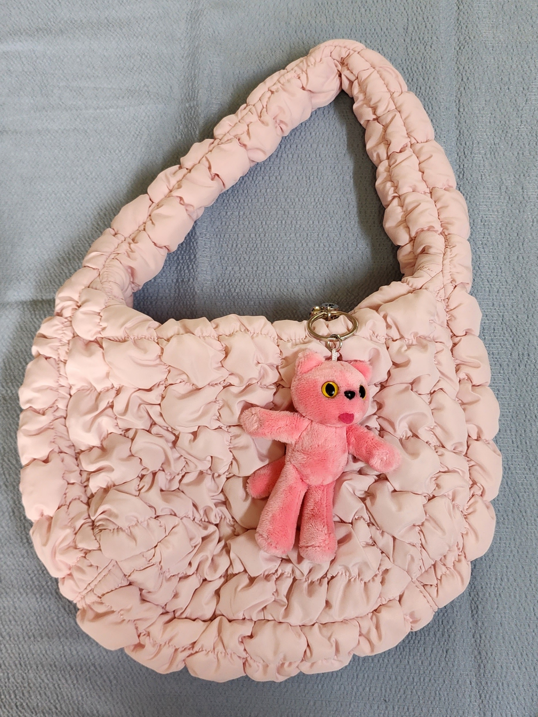 Comfort Piyong Keyring Cotton Candy, COS Quilted Mini Bag Pink 착용 스타일 - 3