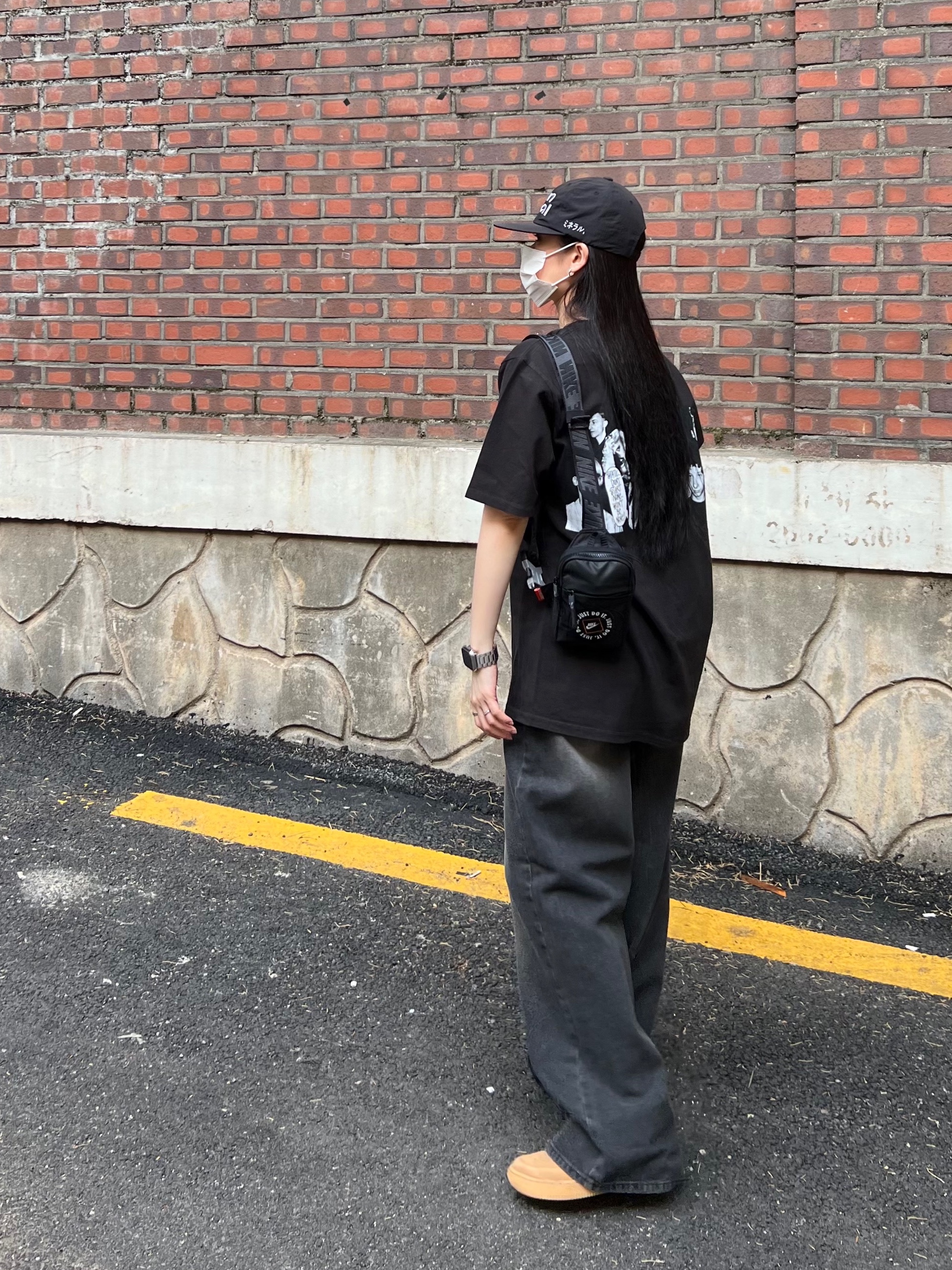 Stussy x Martine Rose Collage Pigment Dyed T-Shirt Black, Nike Air Force 1 '07 WB Flax 착용 스타일 - 5