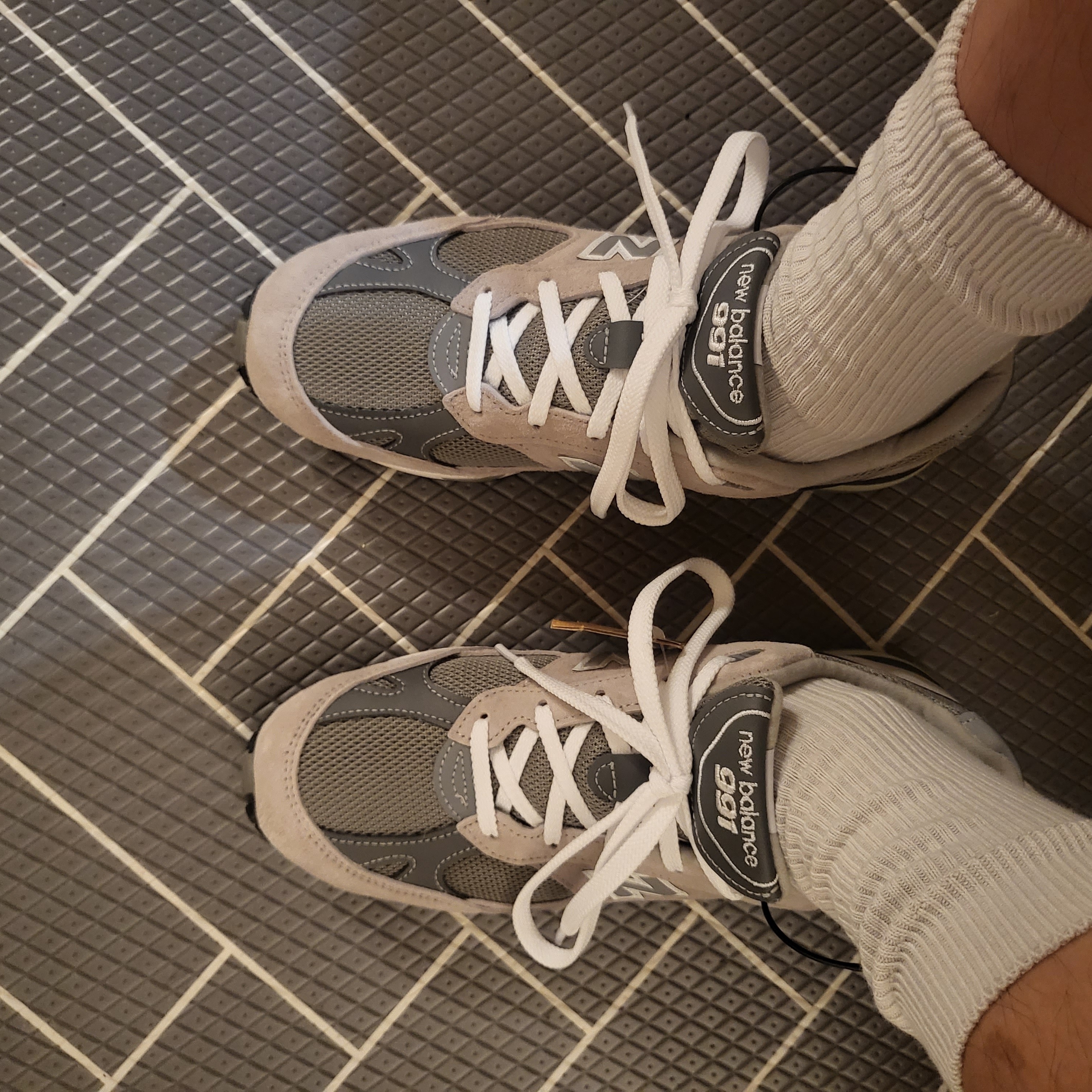 (W) New Balance 991 Made in UK Grey 착용 스타일